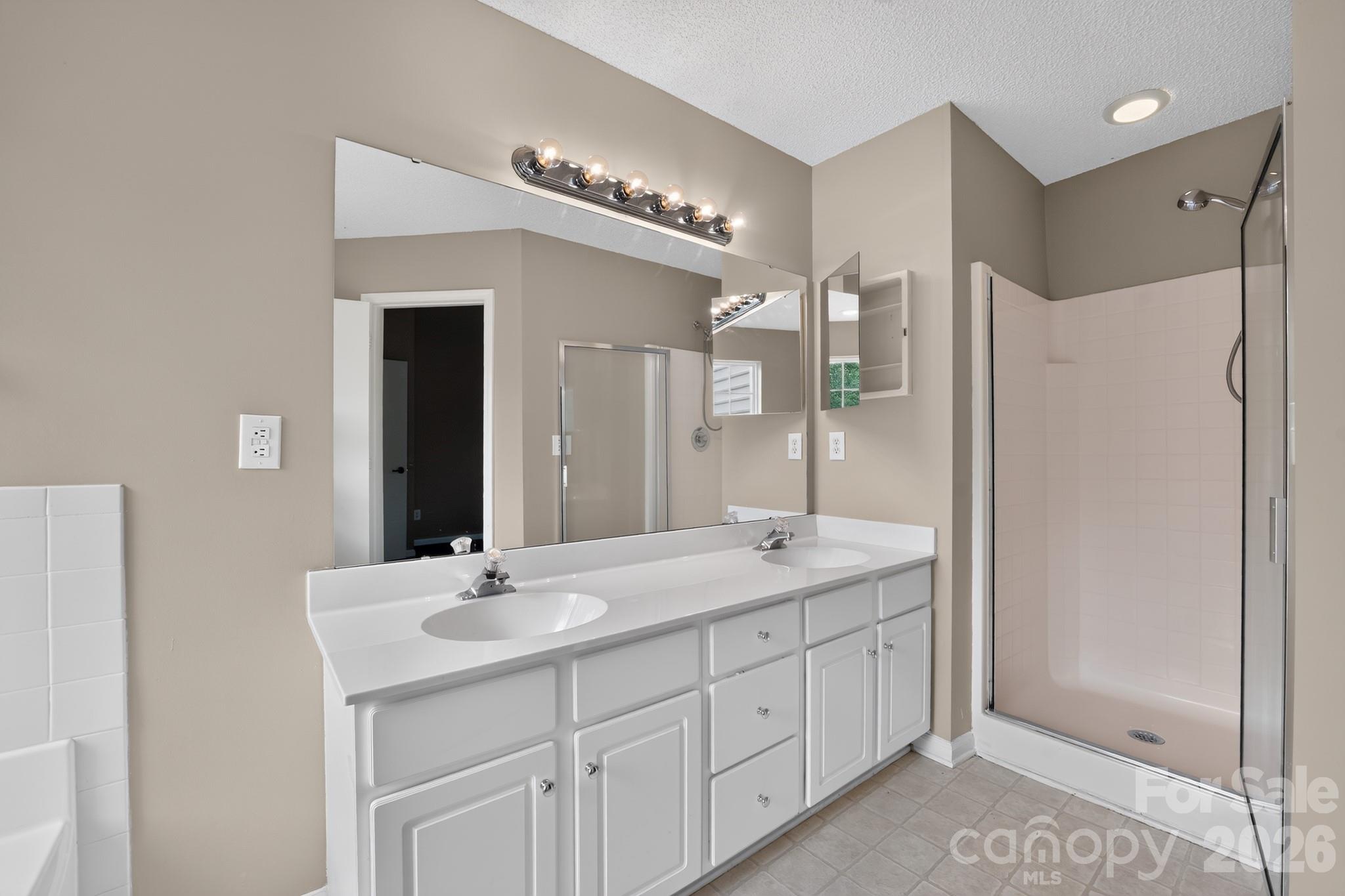 8220 Upsall Court — Charlotte