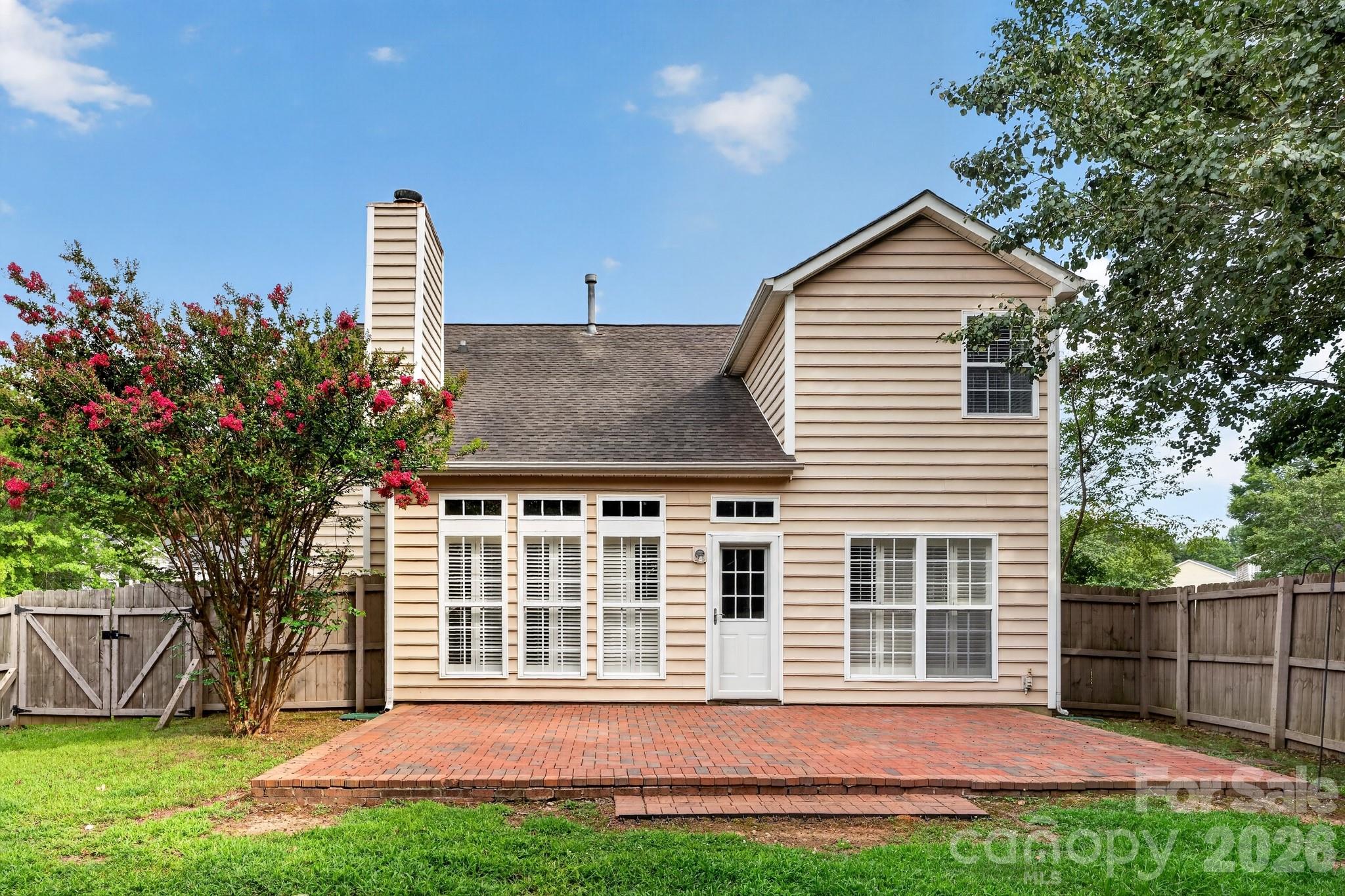 8220 Upsall Court — Charlotte