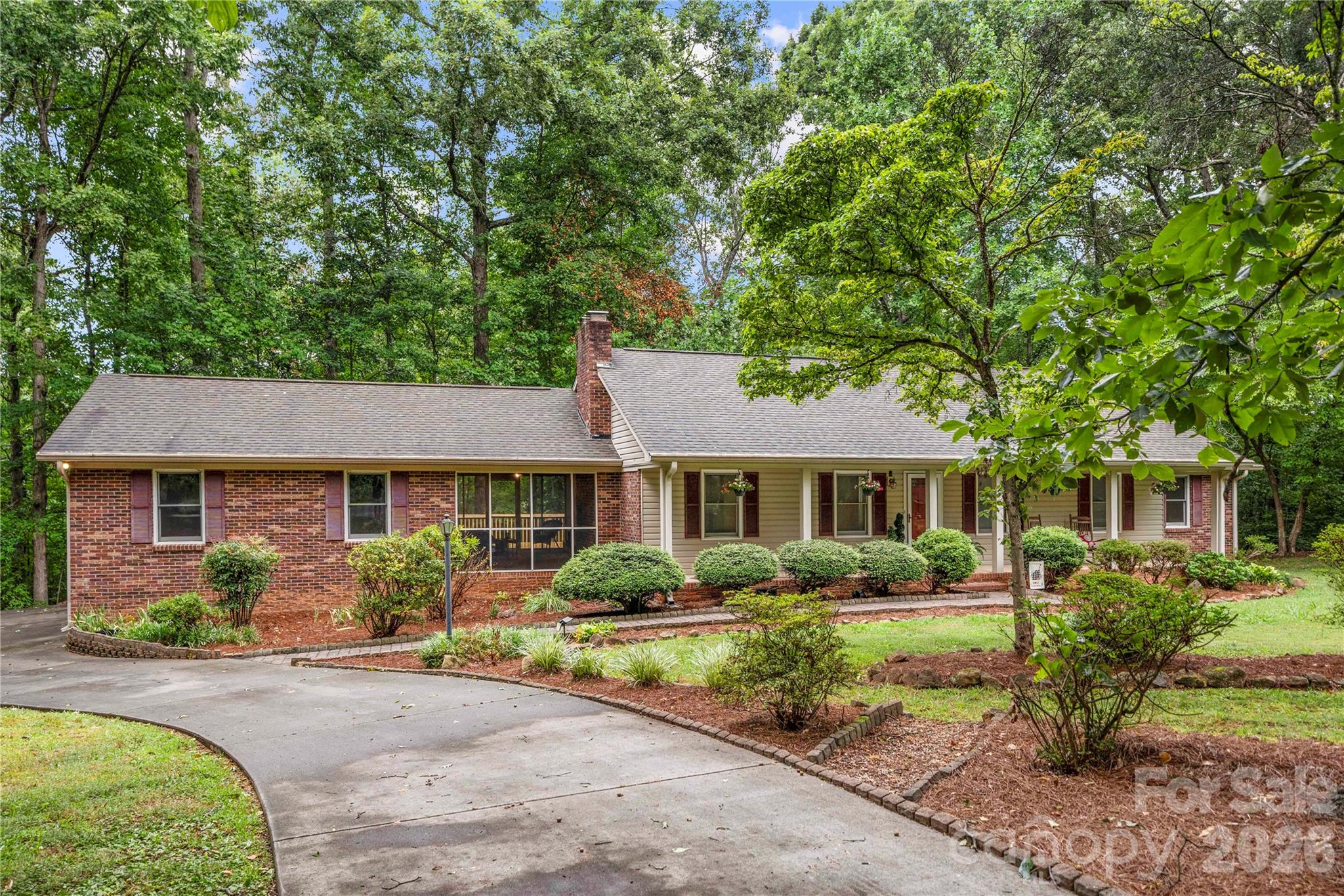 101 Magnolia Lane — Mount Holly