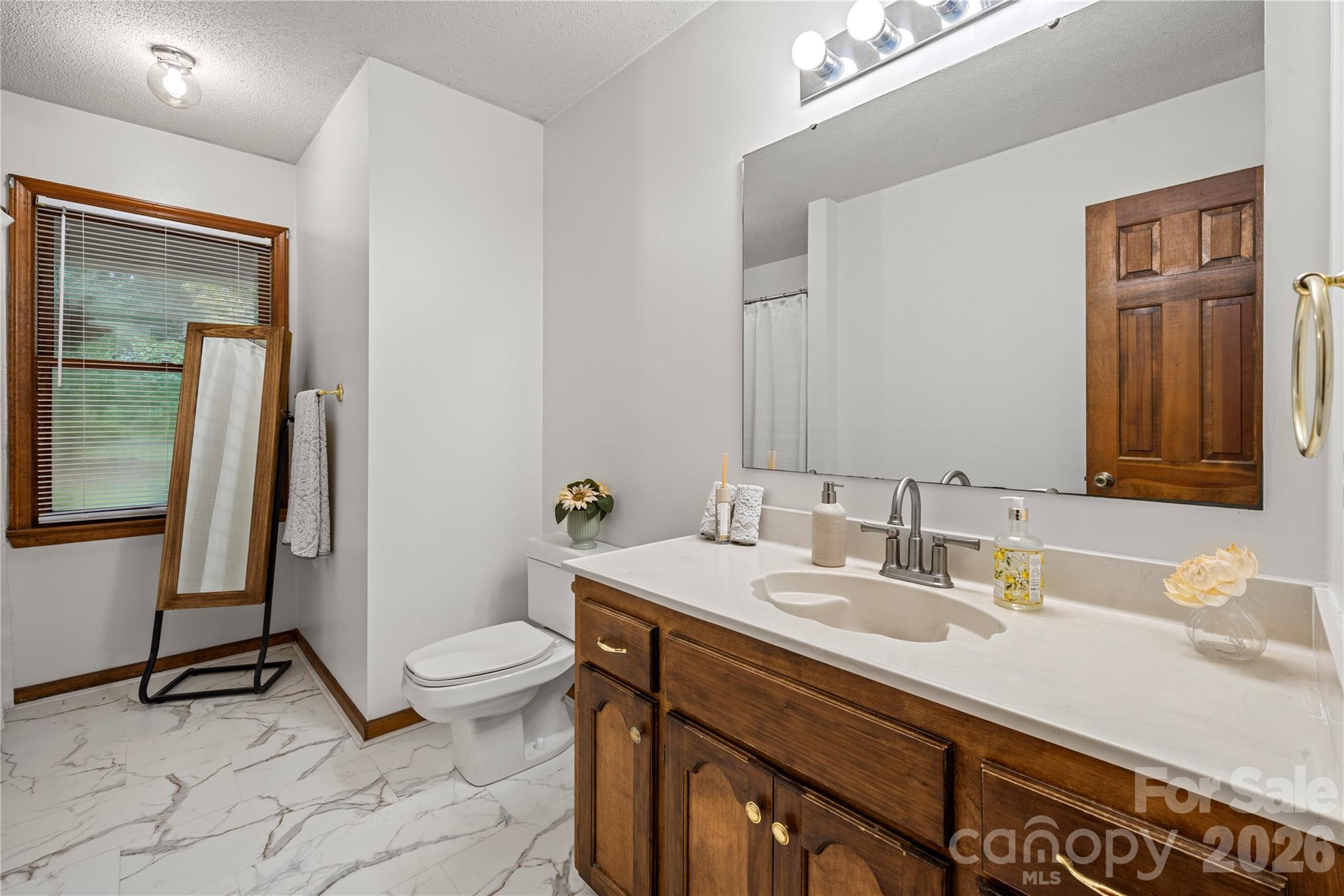 101 Magnolia Lane — Mount Holly