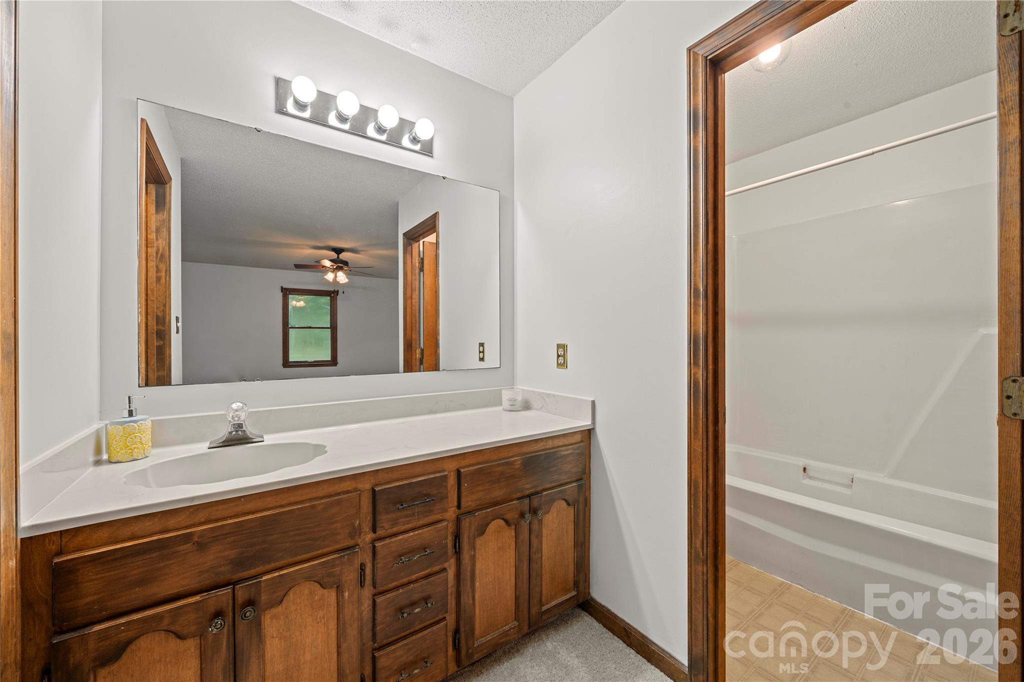 101 Magnolia Lane — Mount Holly