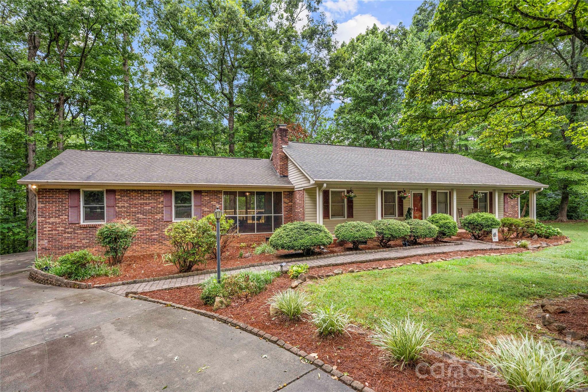 101 Magnolia Lane — Mount Holly