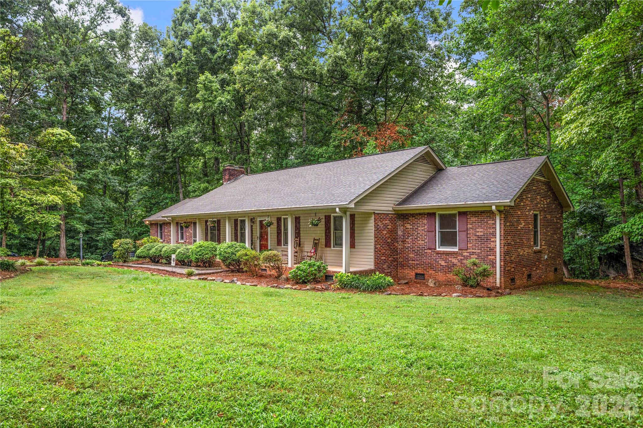 101 Magnolia Lane — Mount Holly