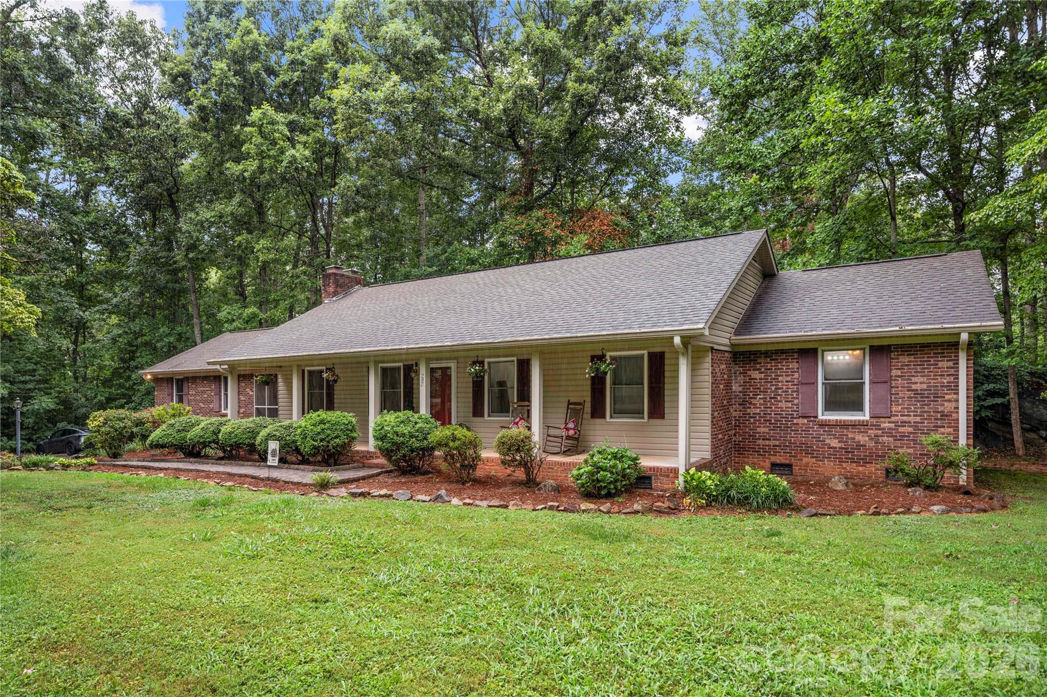 101 Magnolia Lane — Mount Holly