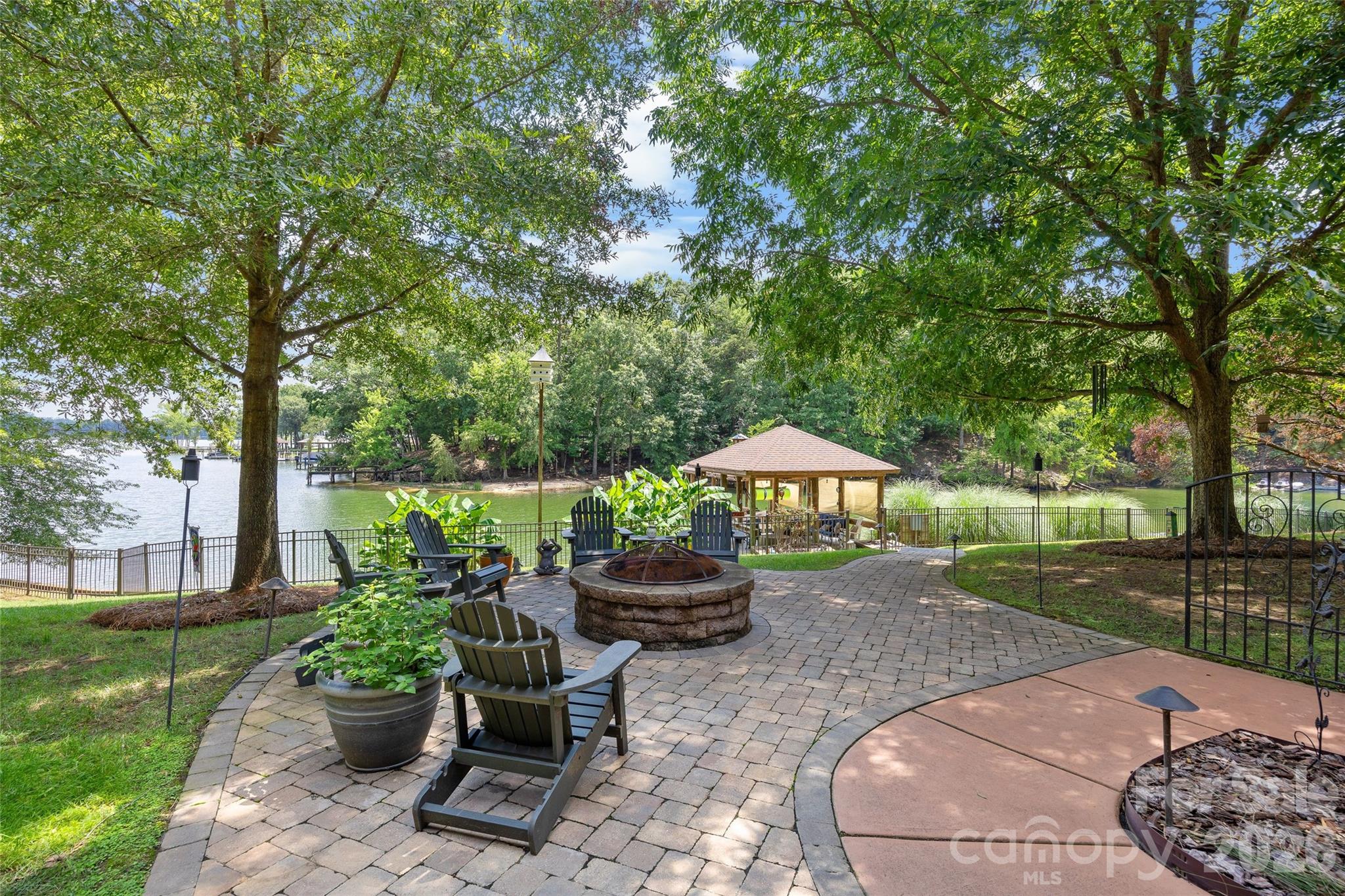 5301 Masons Ferry Road — Clover