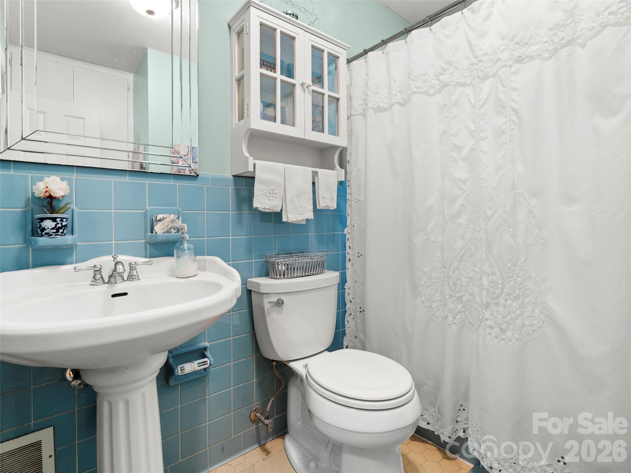 20 S Oak Forest Drive — Asheville