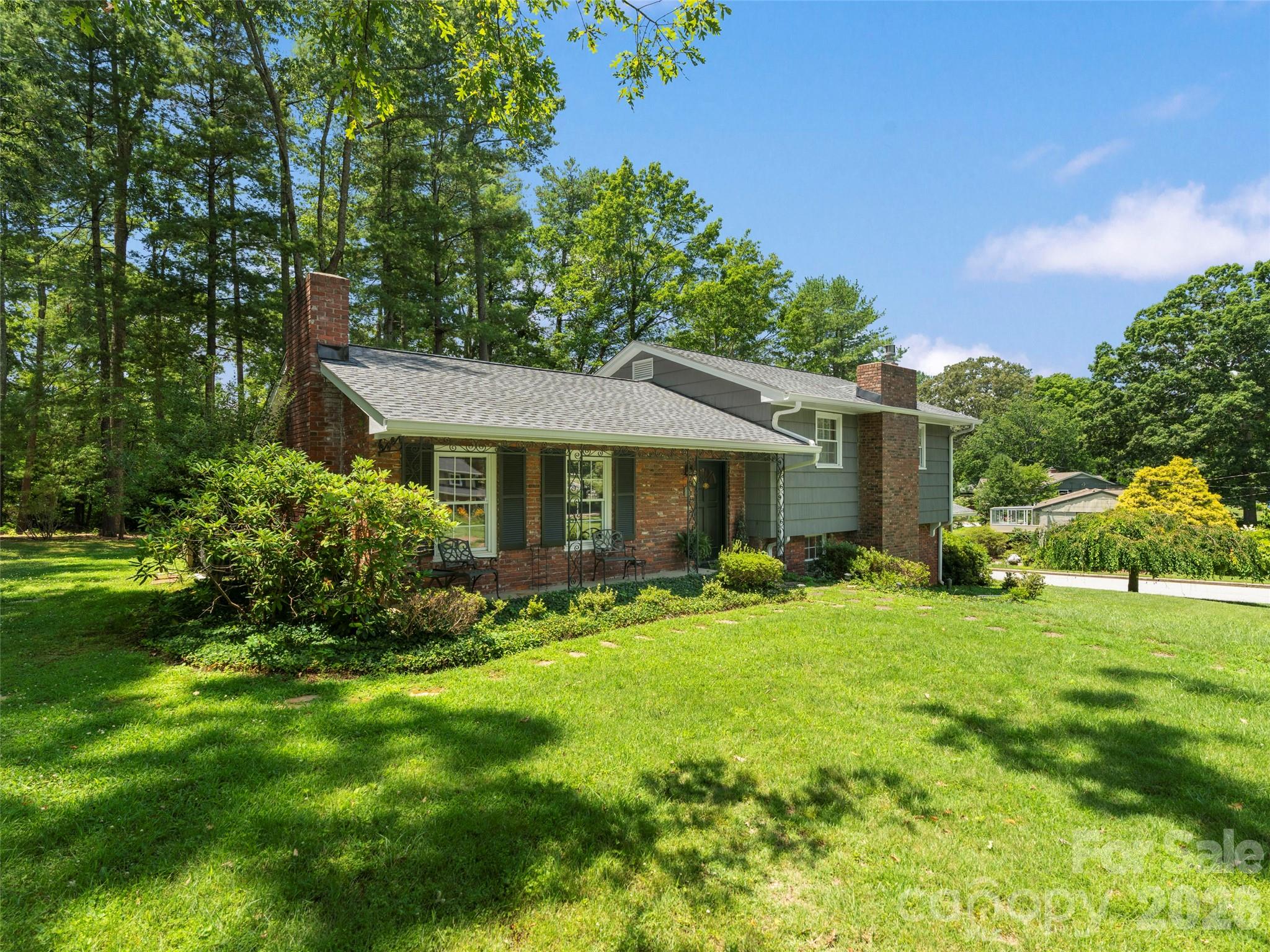 20 S Oak Forest Drive — Asheville