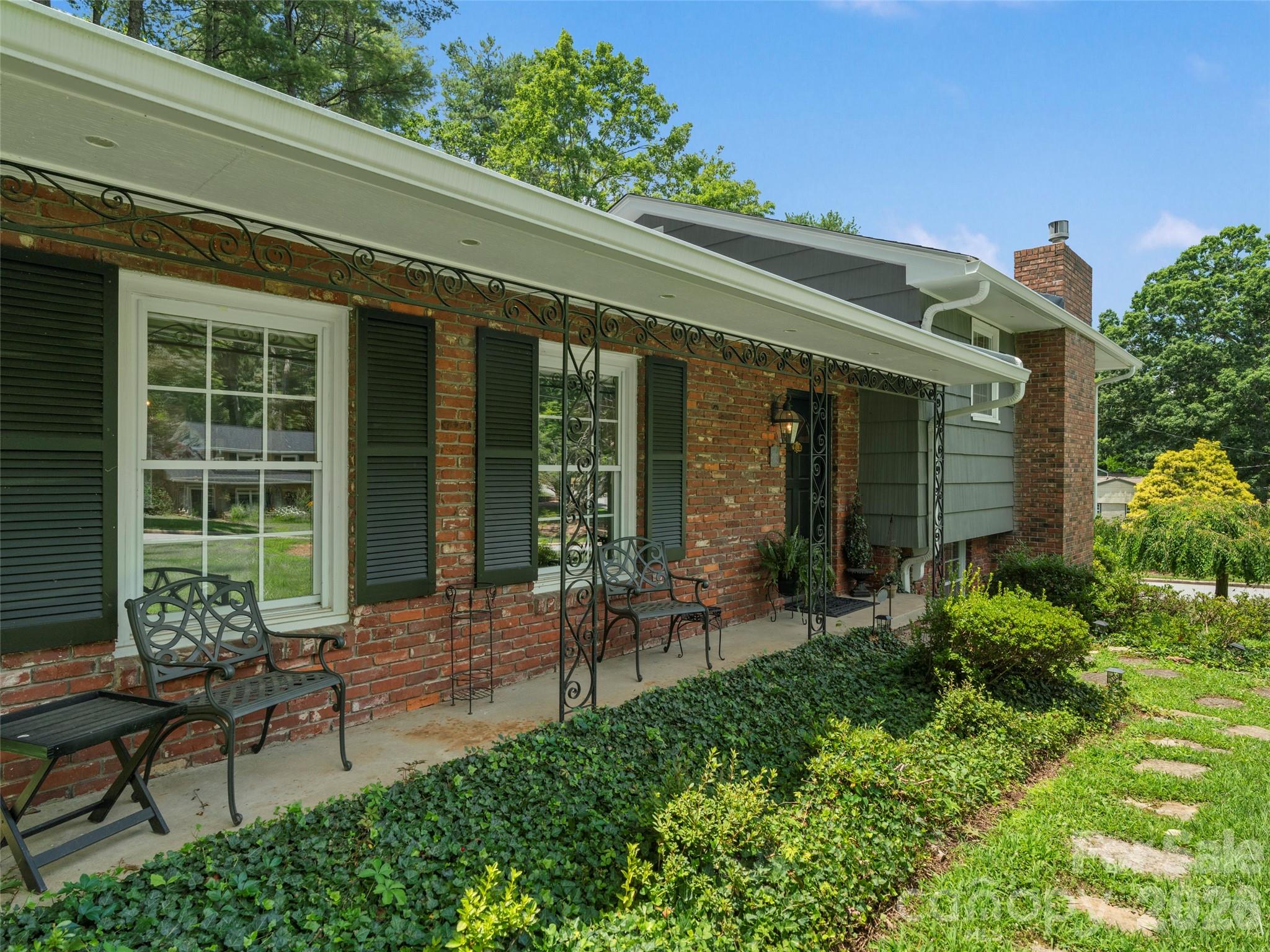 20 S Oak Forest Drive — Asheville