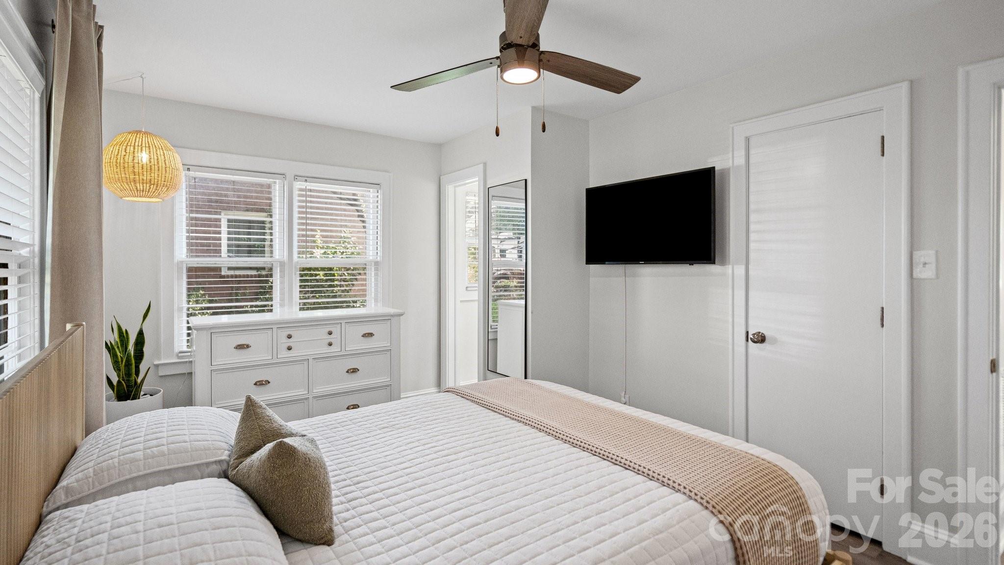 914 Crestmere Street — Charlotte