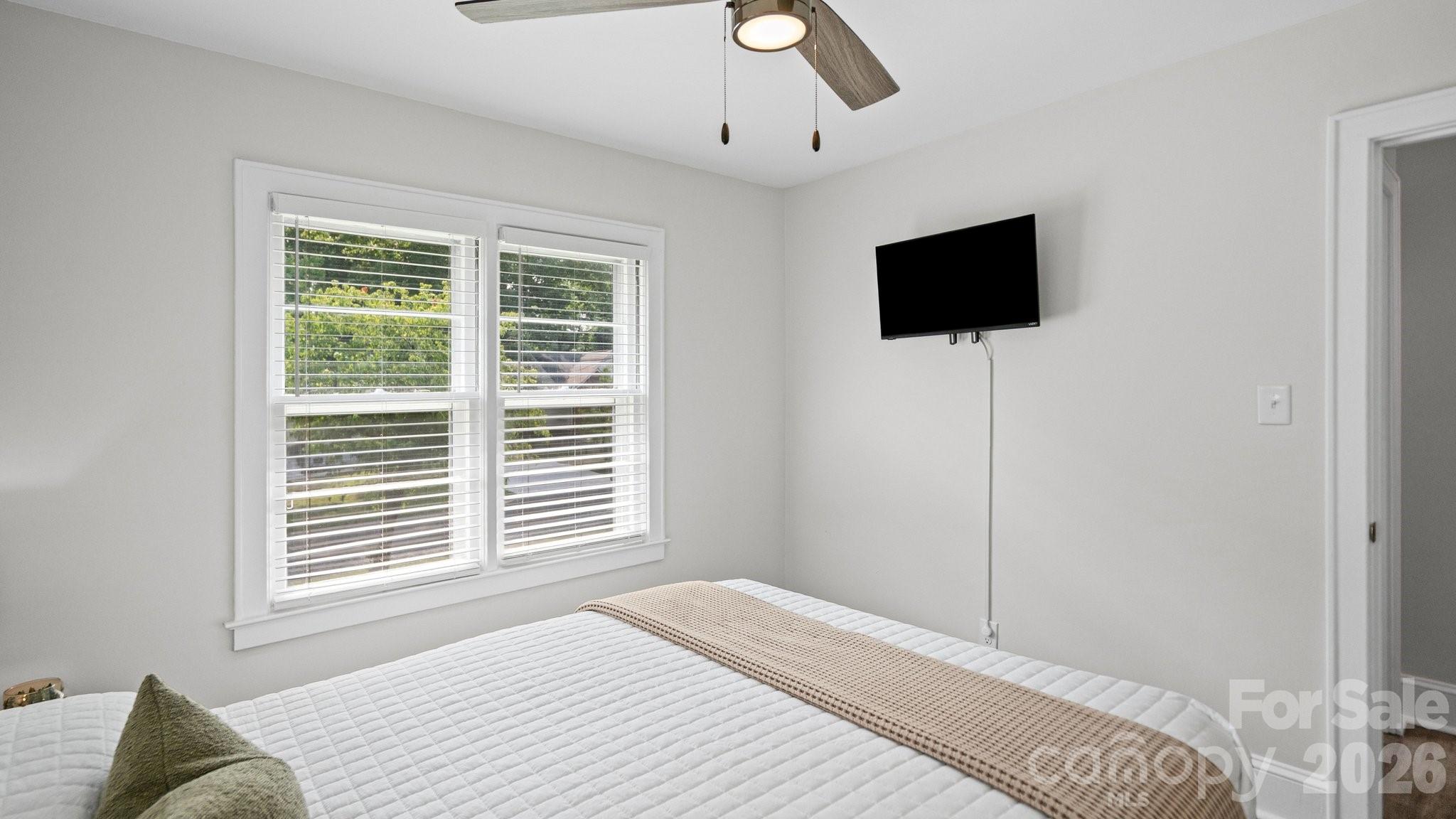 914 Crestmere Street — Charlotte