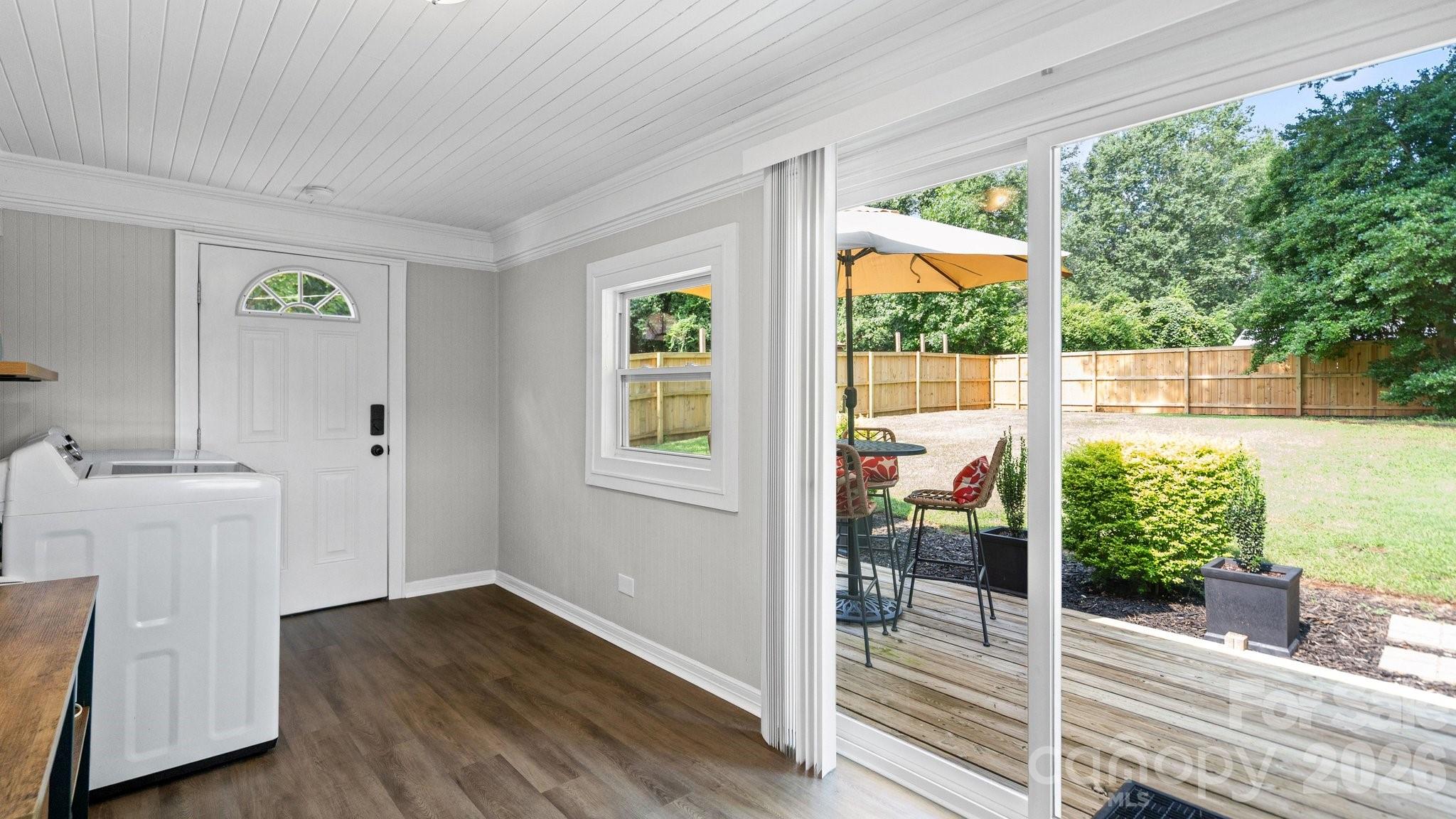 914 Crestmere Street — Charlotte