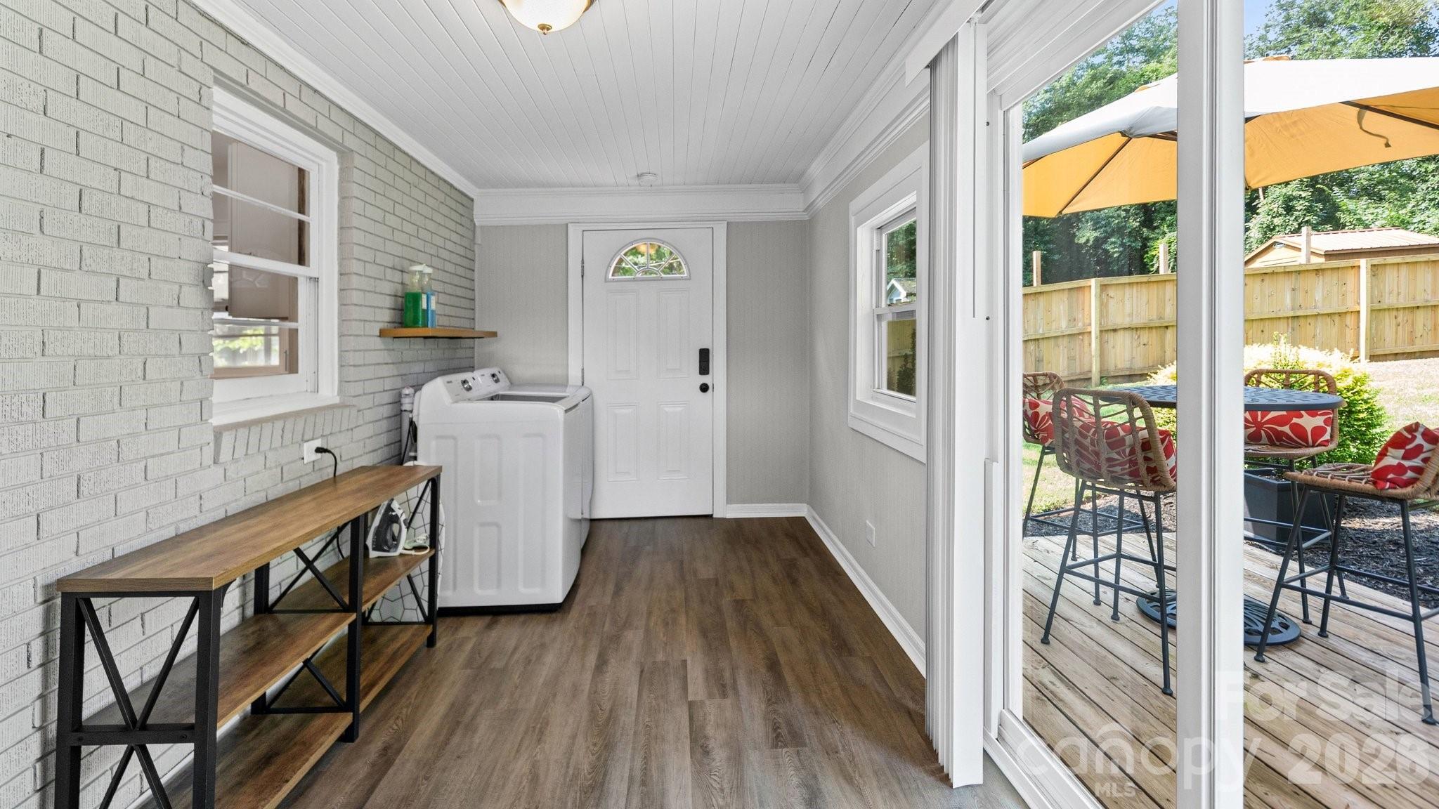 914 Crestmere Street — Charlotte