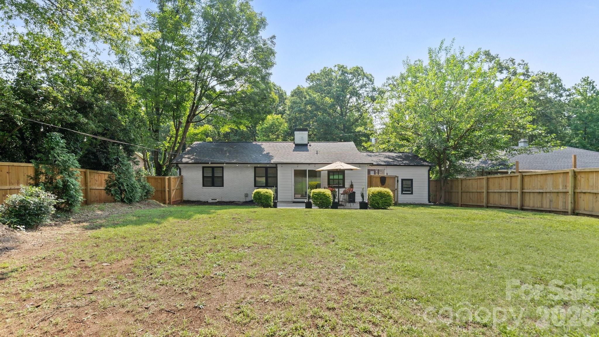 914 Crestmere Street — Charlotte