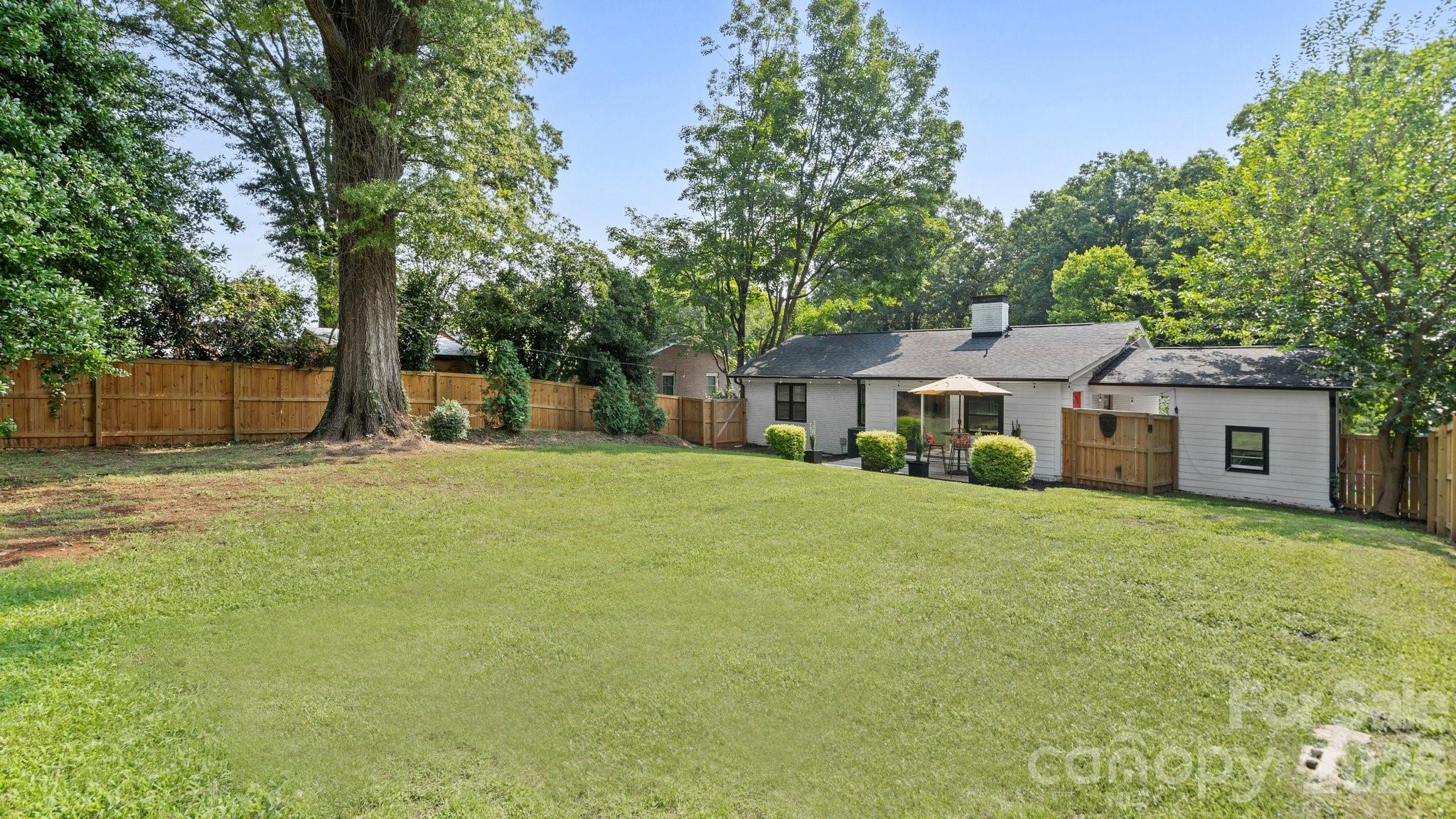 914 Crestmere Street — Charlotte