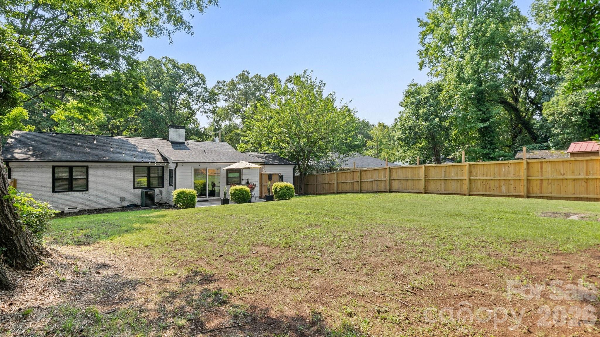 914 Crestmere Street — Charlotte