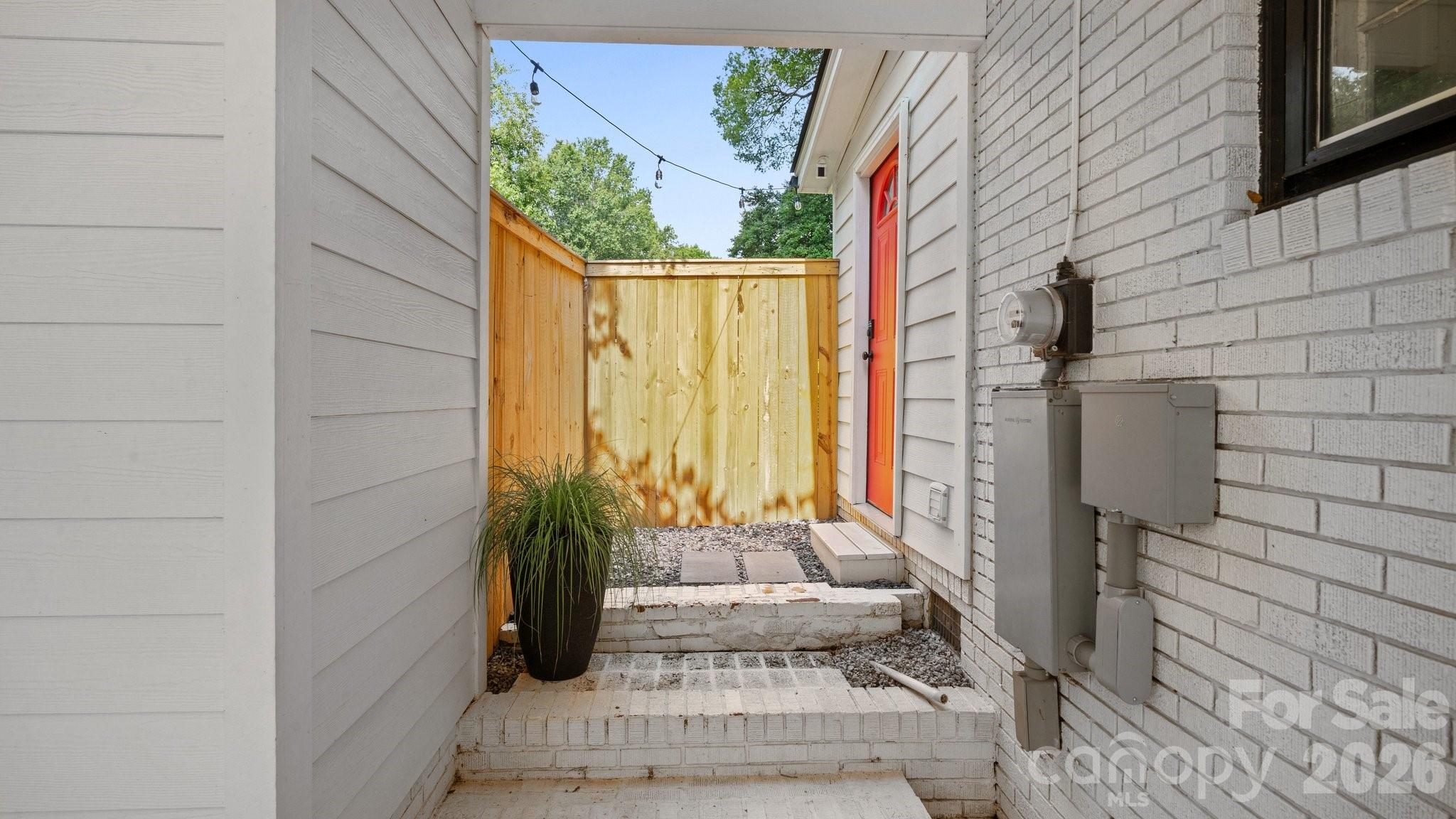 914 Crestmere Street — Charlotte
