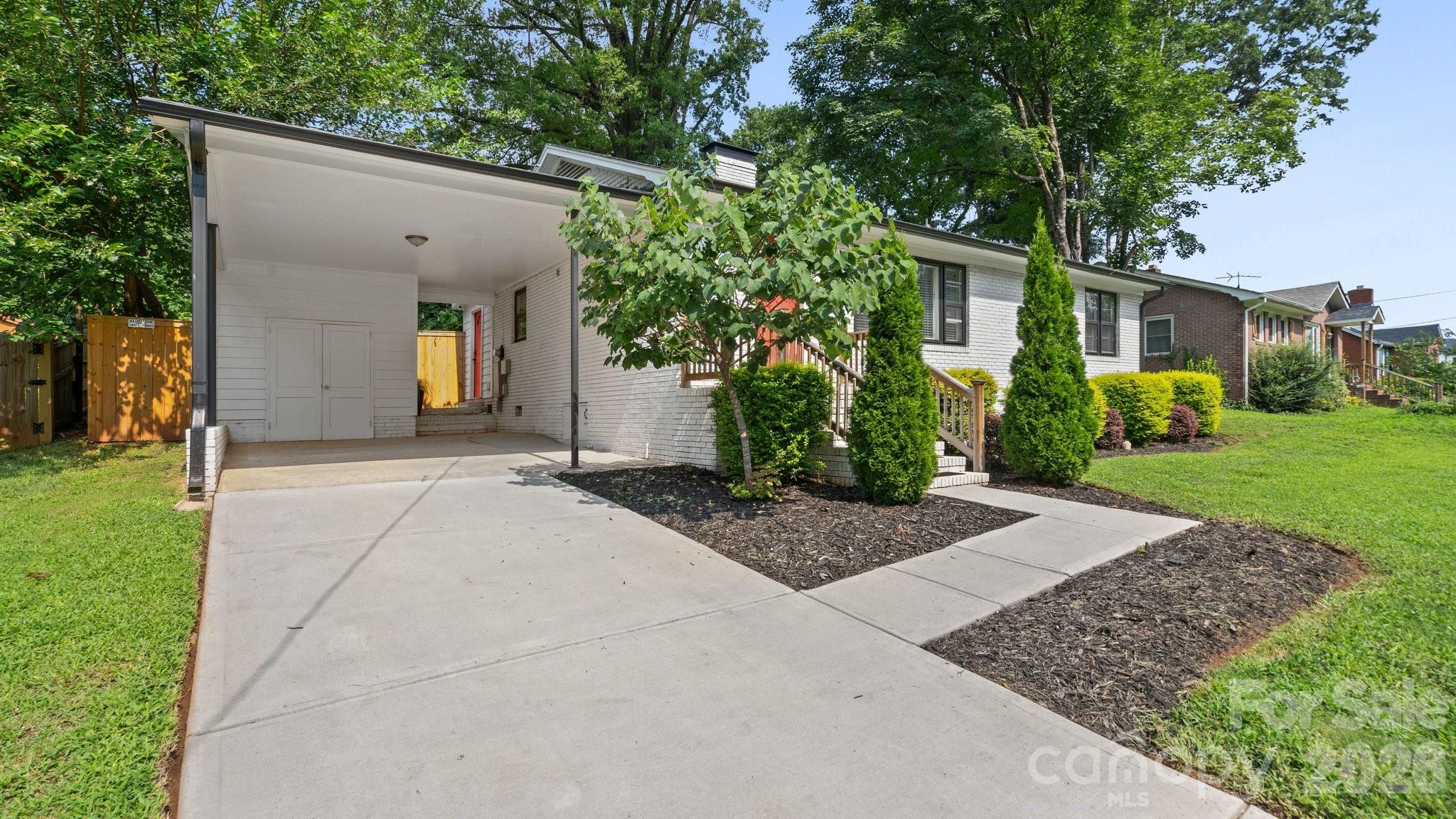 914 Crestmere Street — Charlotte