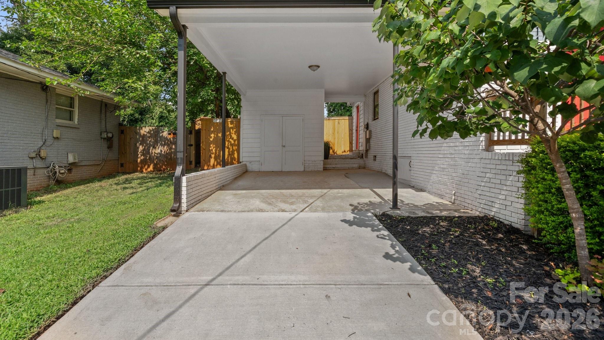 914 Crestmere Street — Charlotte