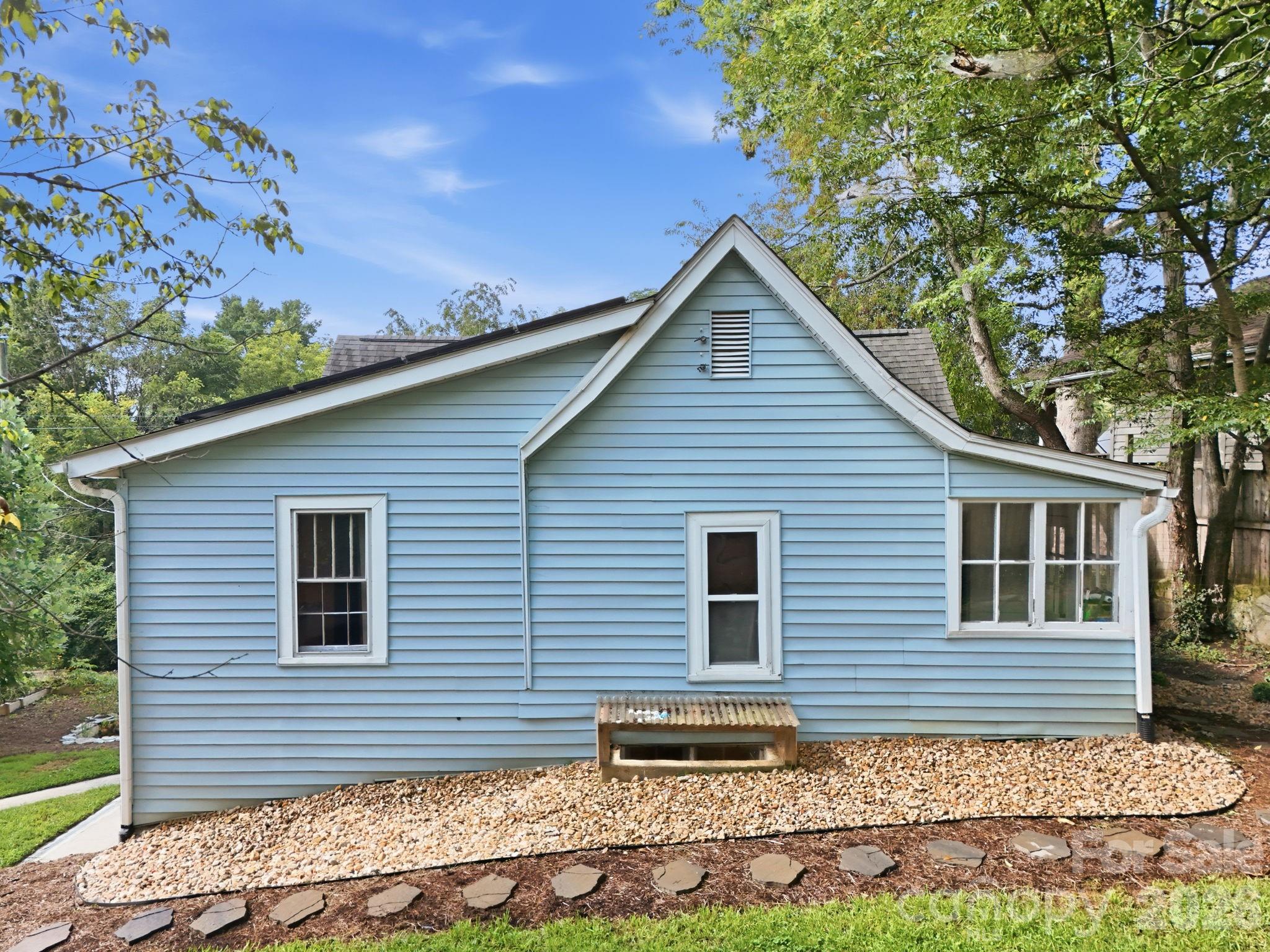 67 Montana Avenue — Asheville