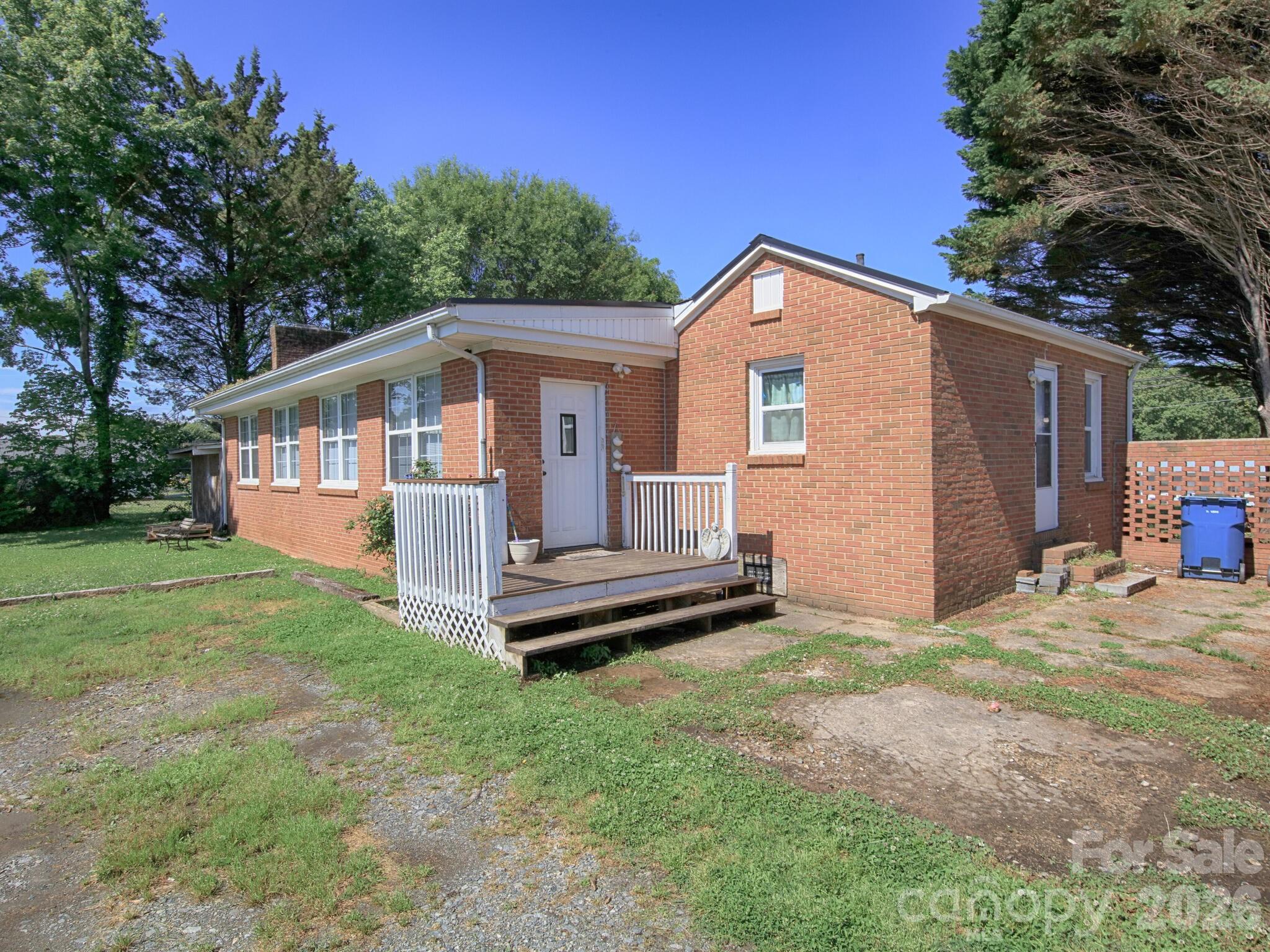 303 Island Ford Road — Maiden