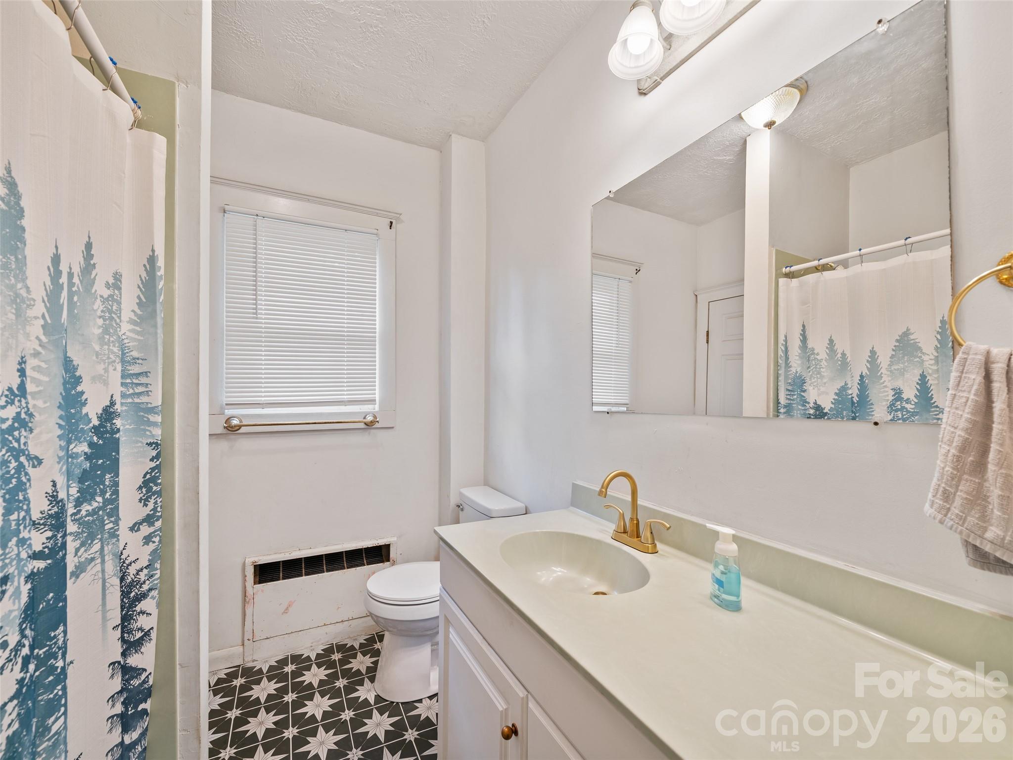 147 Walnut Avenue — Spruce Pine
