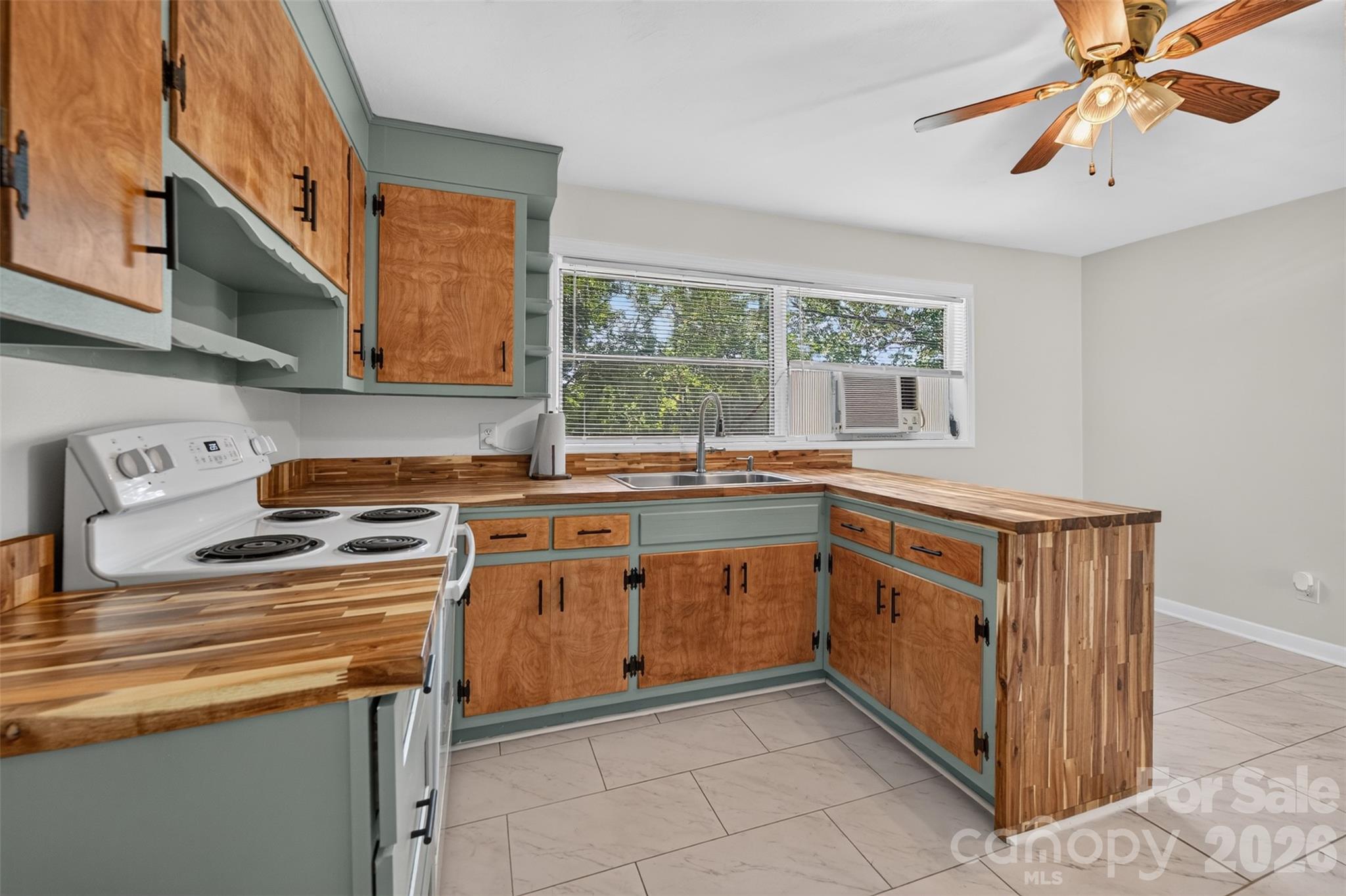 3143 Litty Lane — Hildebran