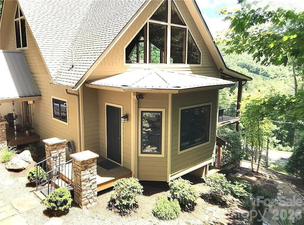 811 Hemlock Drive — Newland