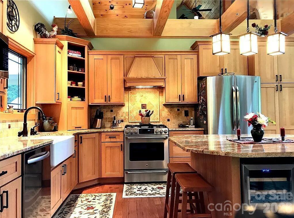 811 Hemlock Drive — Newland