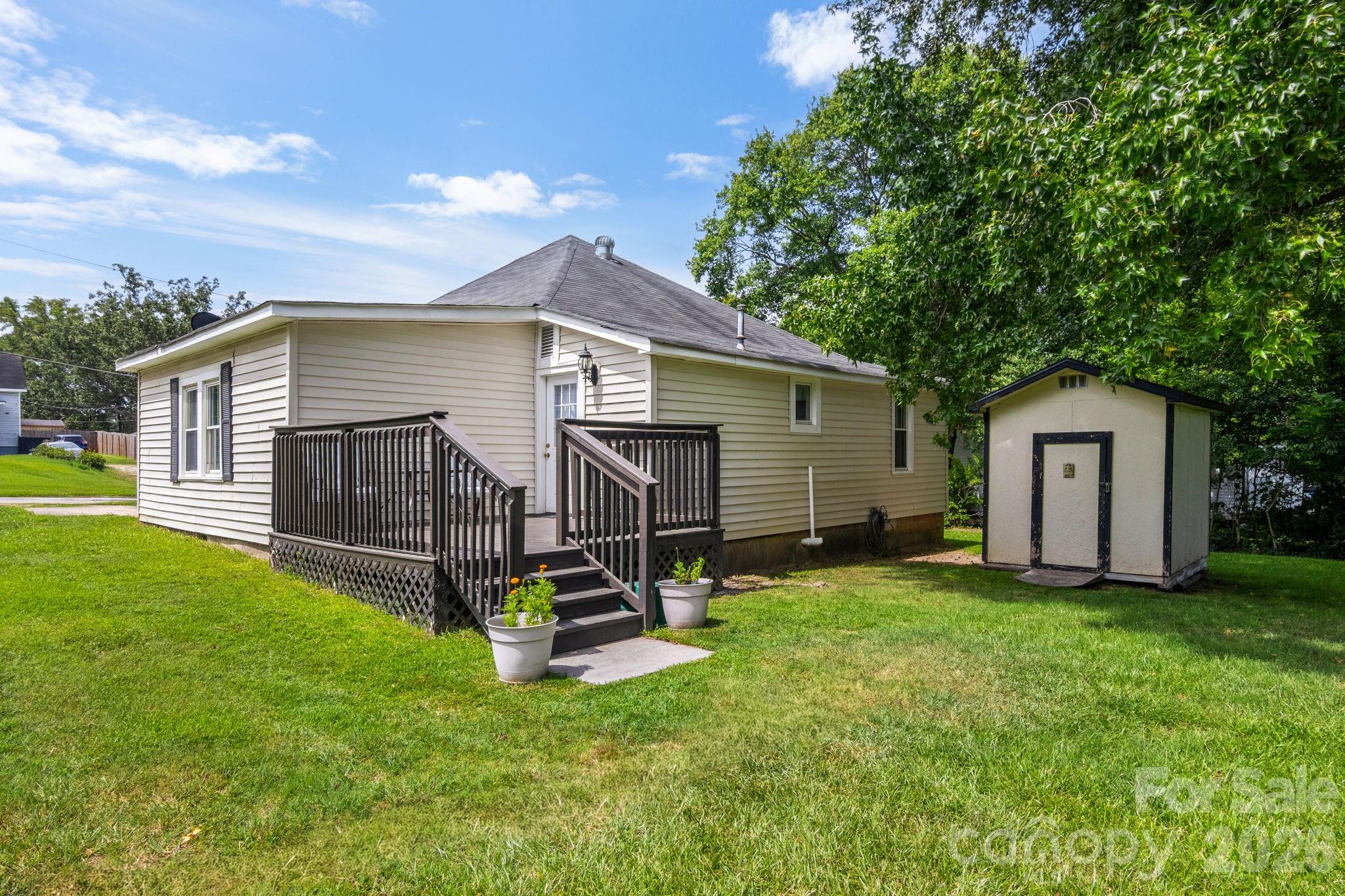 108 Richland Street — Clover
