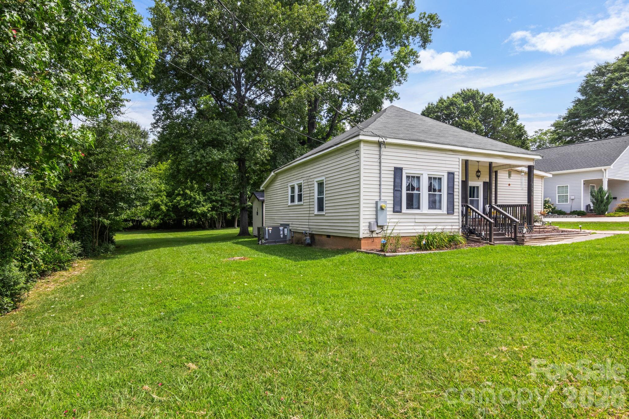 108 Richland Street — Clover