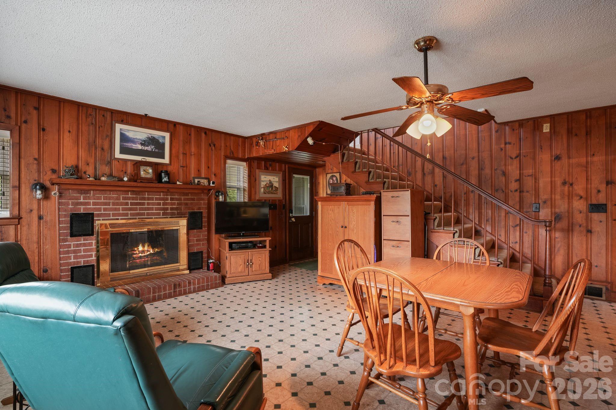 1261 Springwood Church Road — Gibsonville