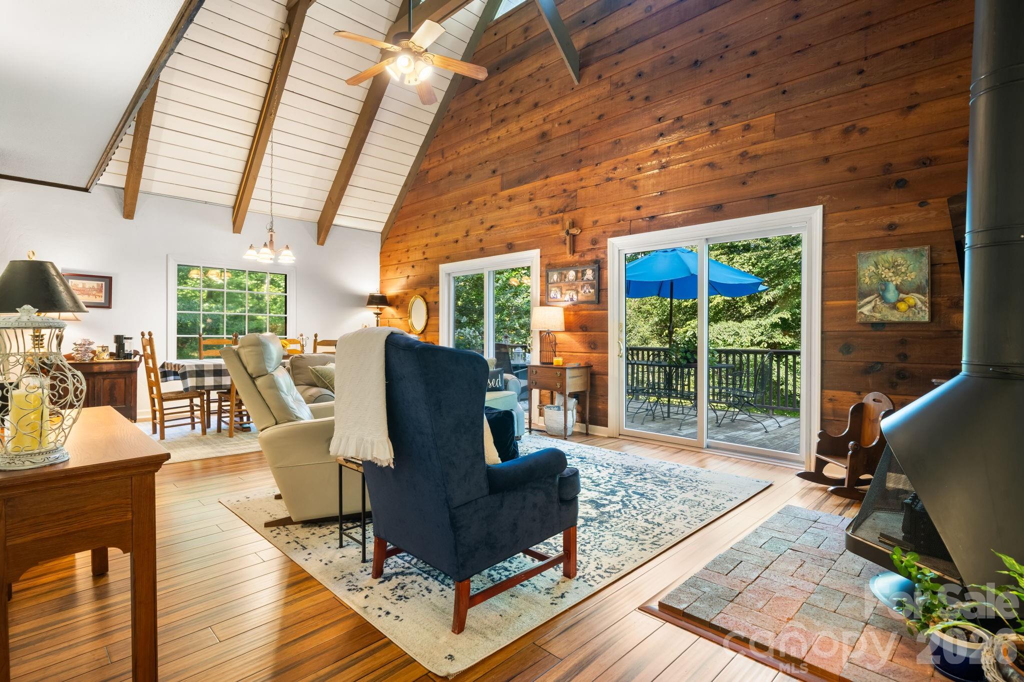 5562 Clearlake Drive — Hickory