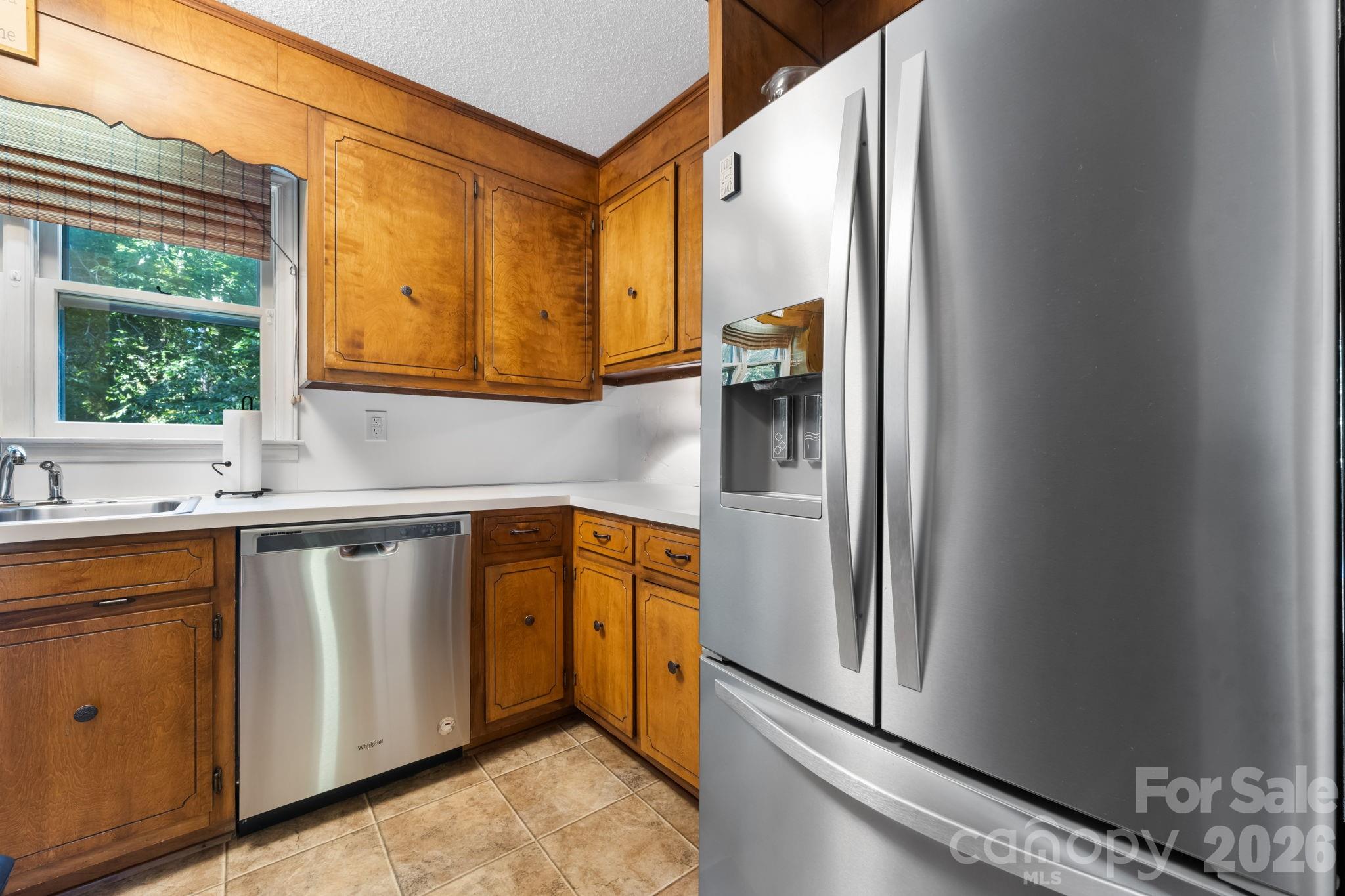 5562 Clearlake Drive — Hickory