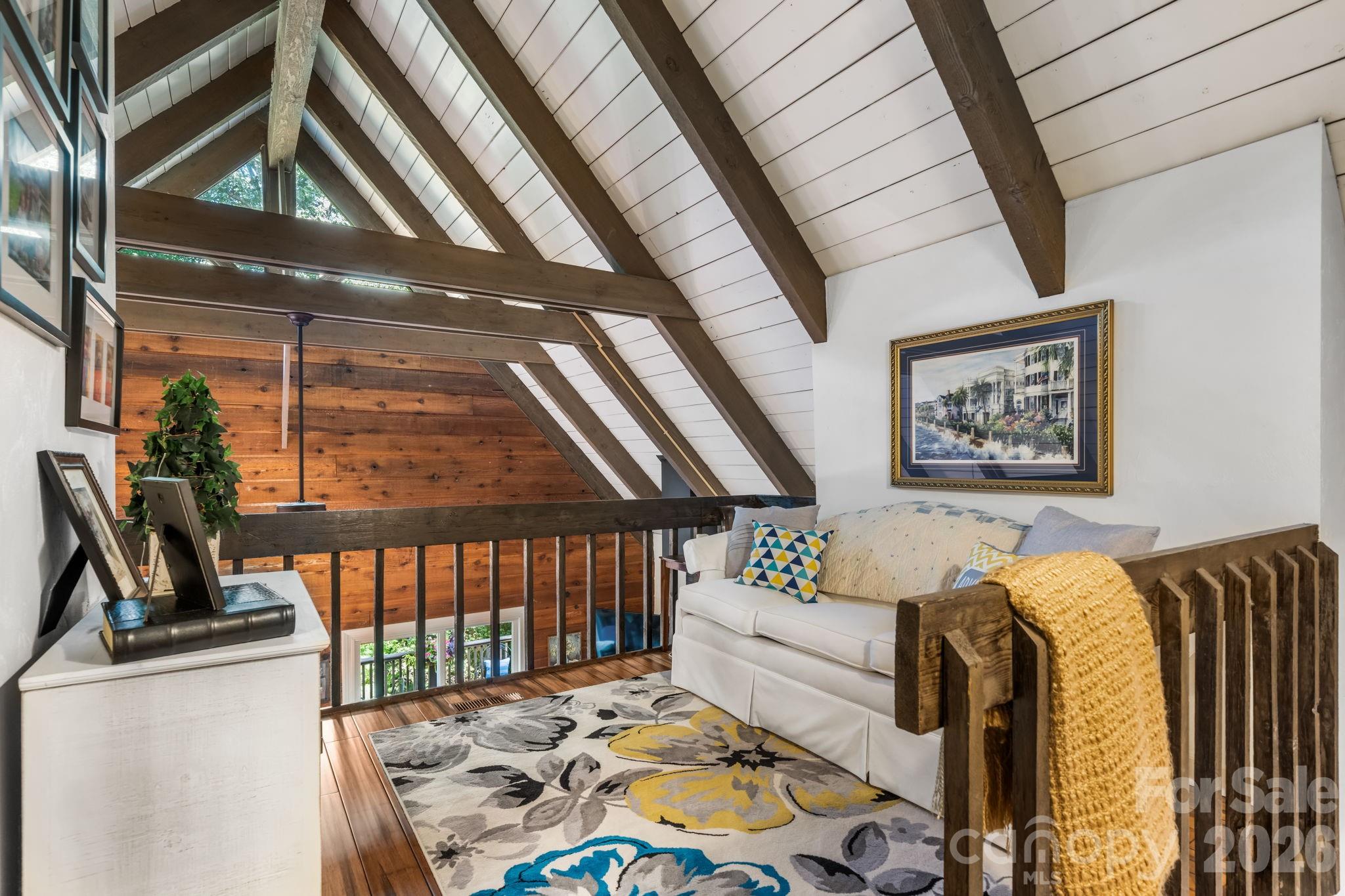 5562 Clearlake Drive — Hickory