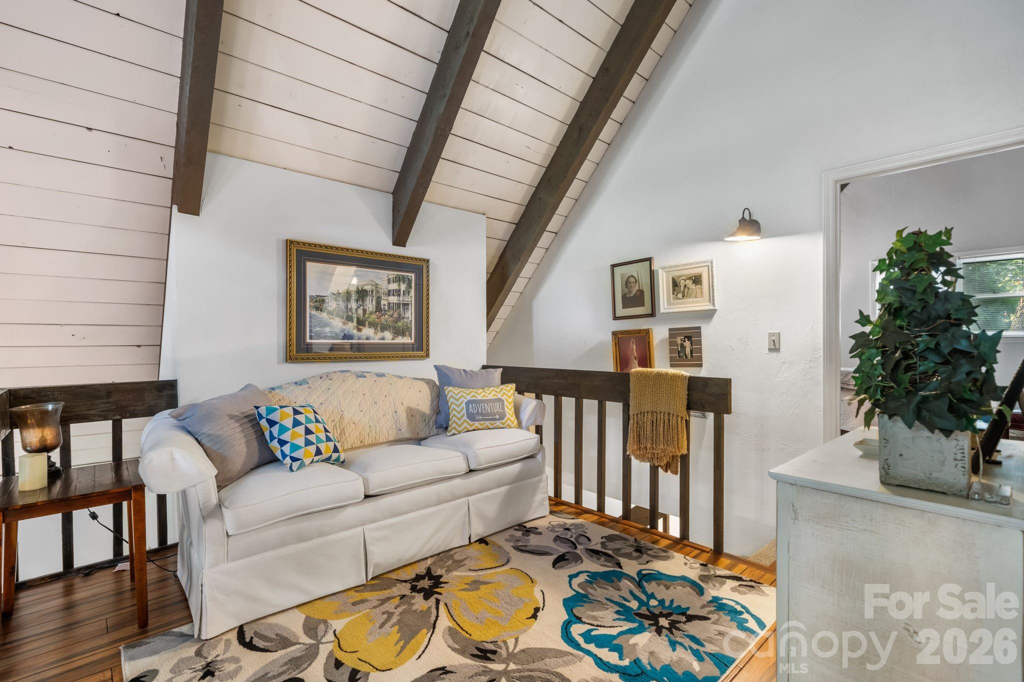 5562 Clearlake Drive — Hickory