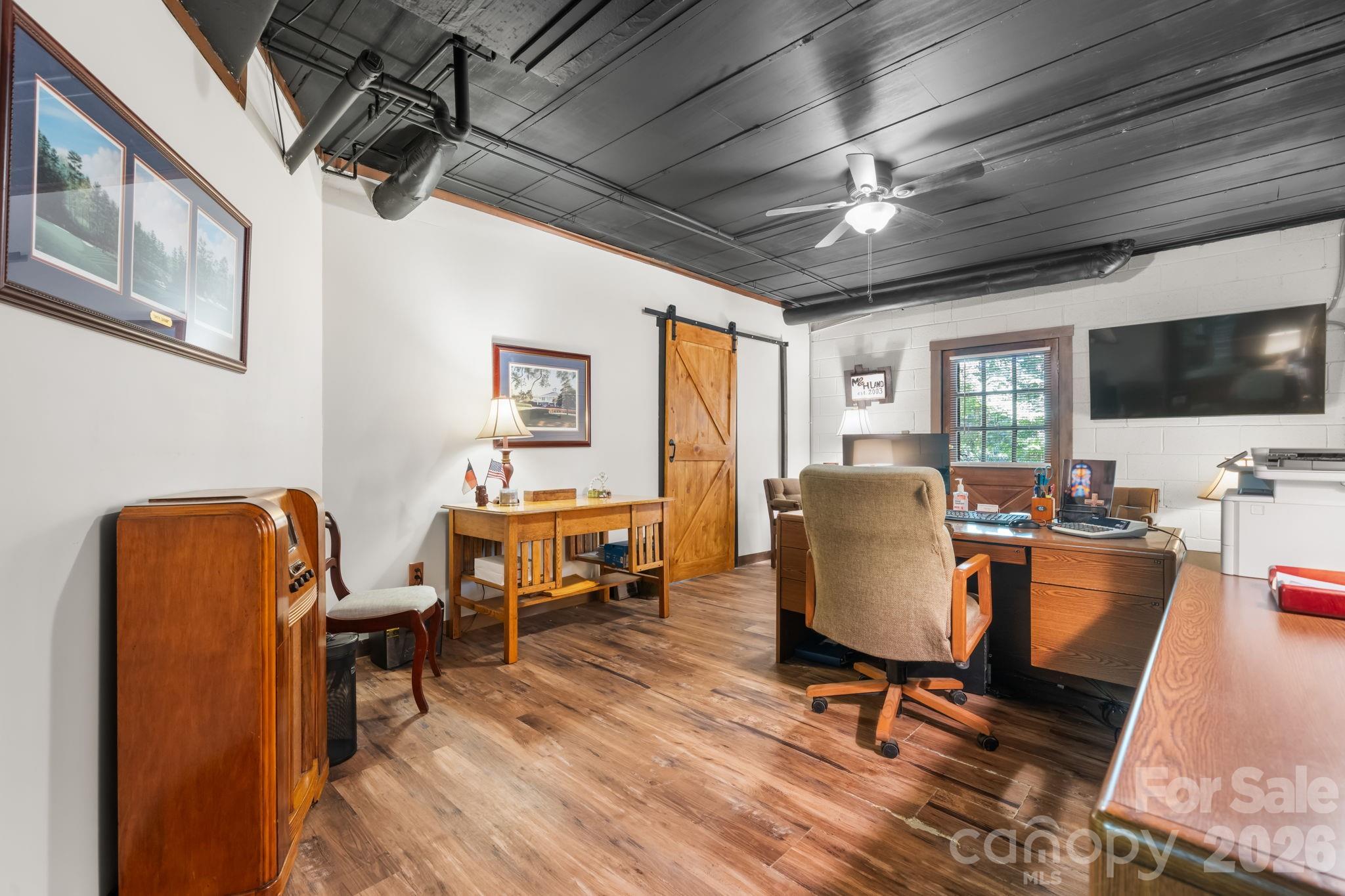 5562 Clearlake Drive — Hickory