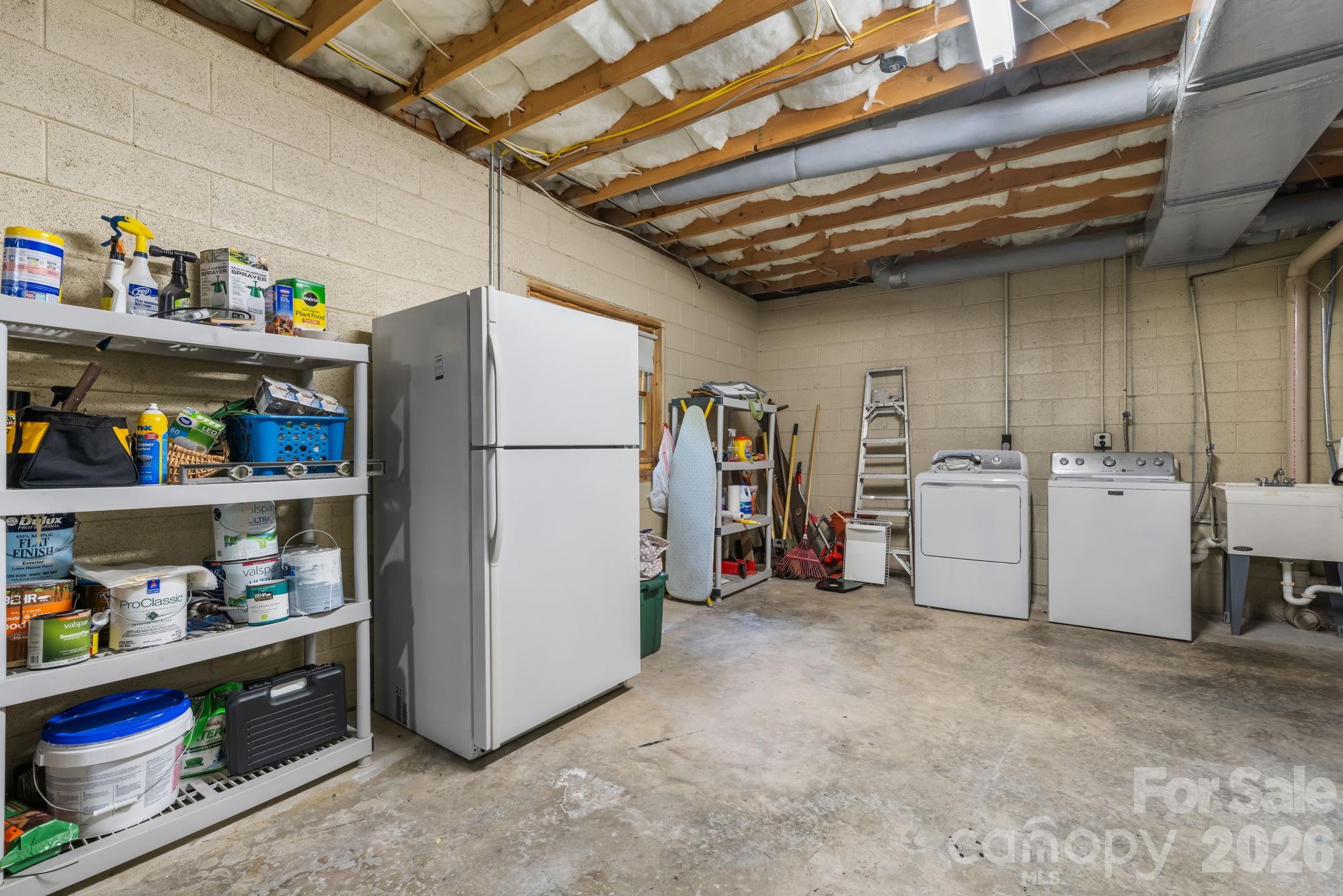 5562 Clearlake Drive — Hickory