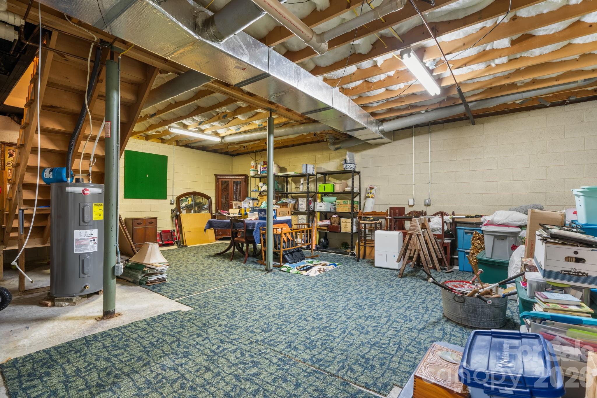 5562 Clearlake Drive — Hickory
