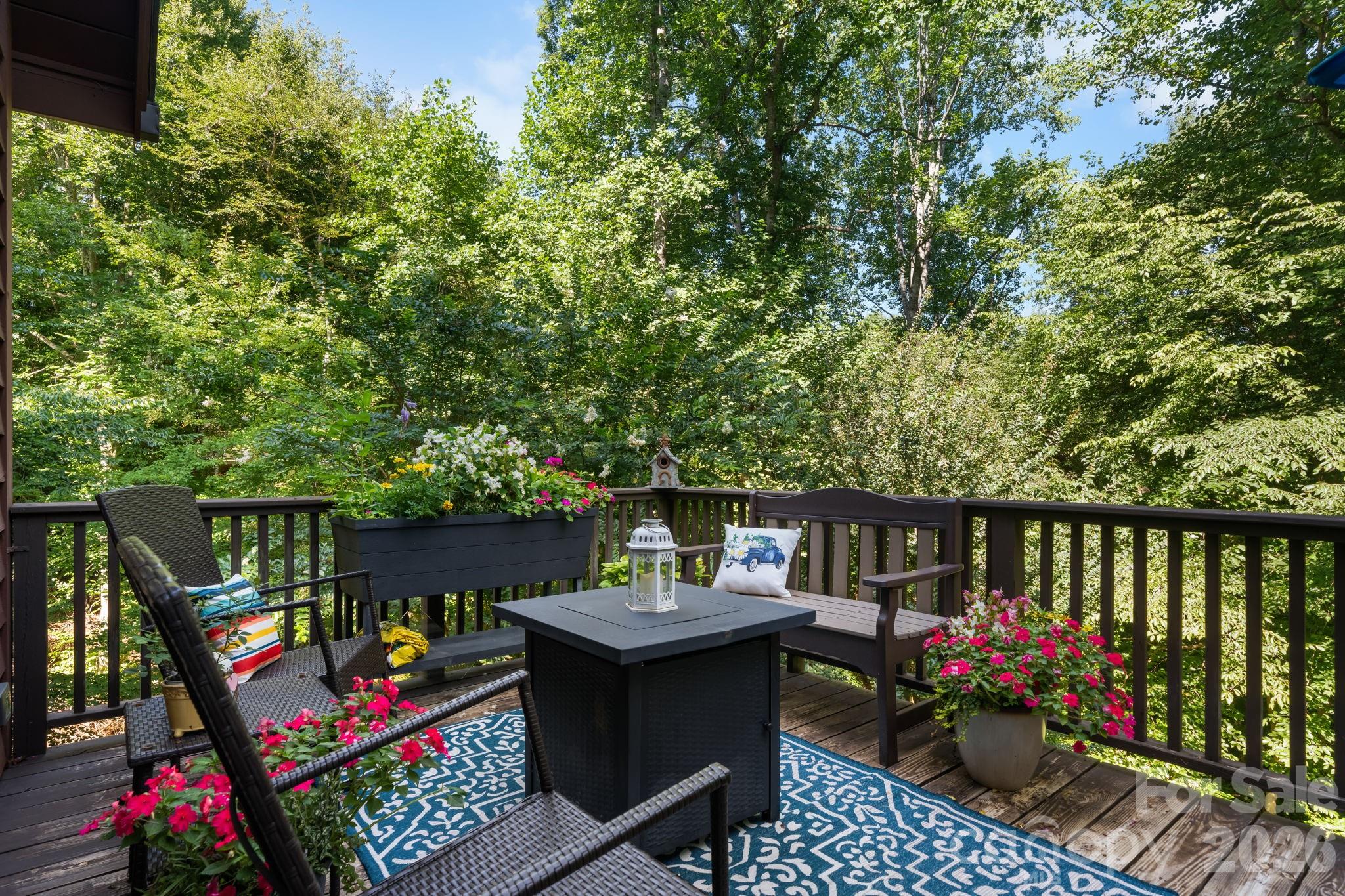 5562 Clearlake Drive — Hickory
