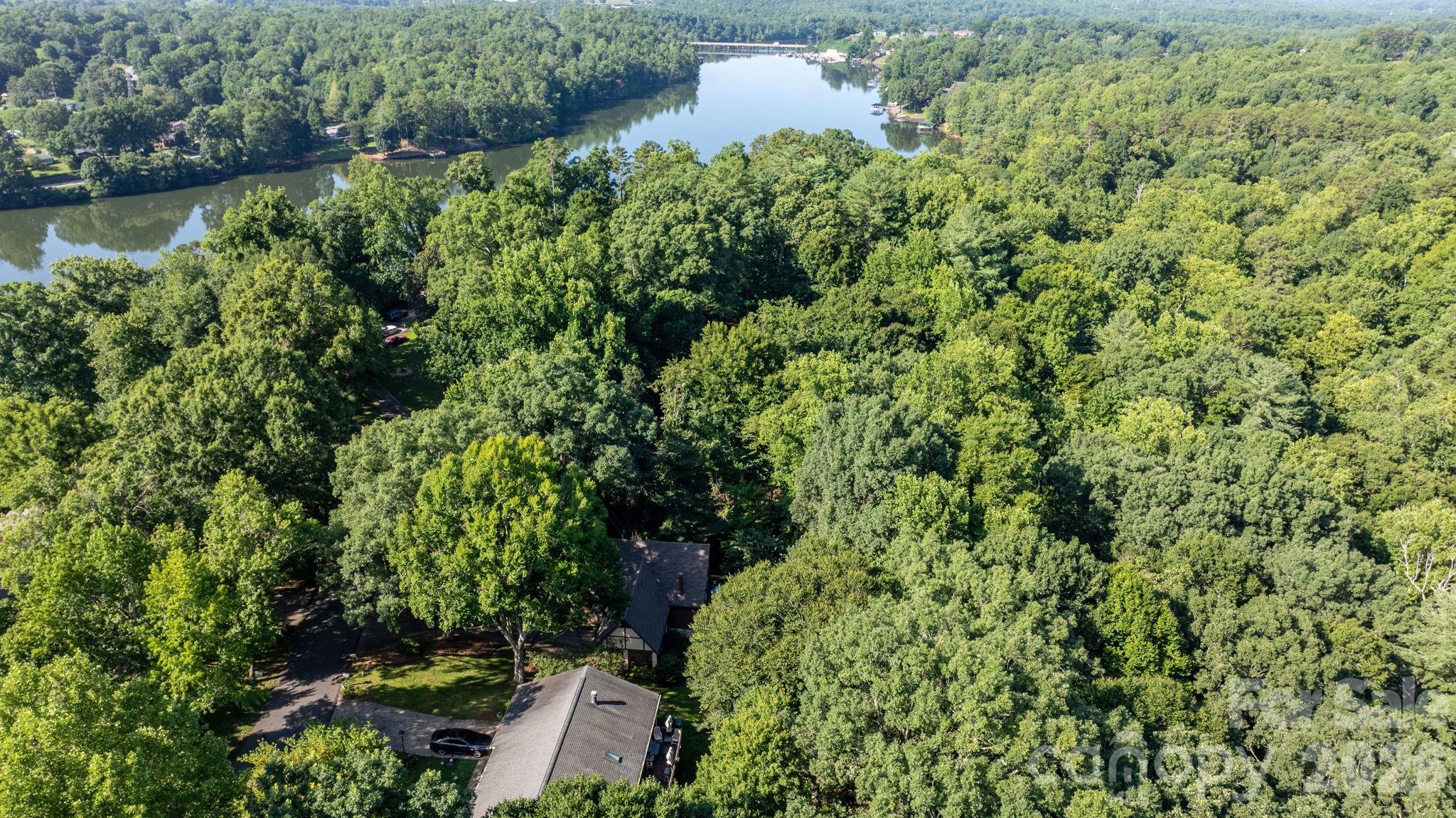 5562 Clearlake Drive — Hickory