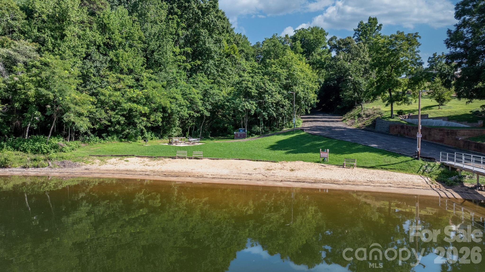 5562 Clearlake Drive — Hickory