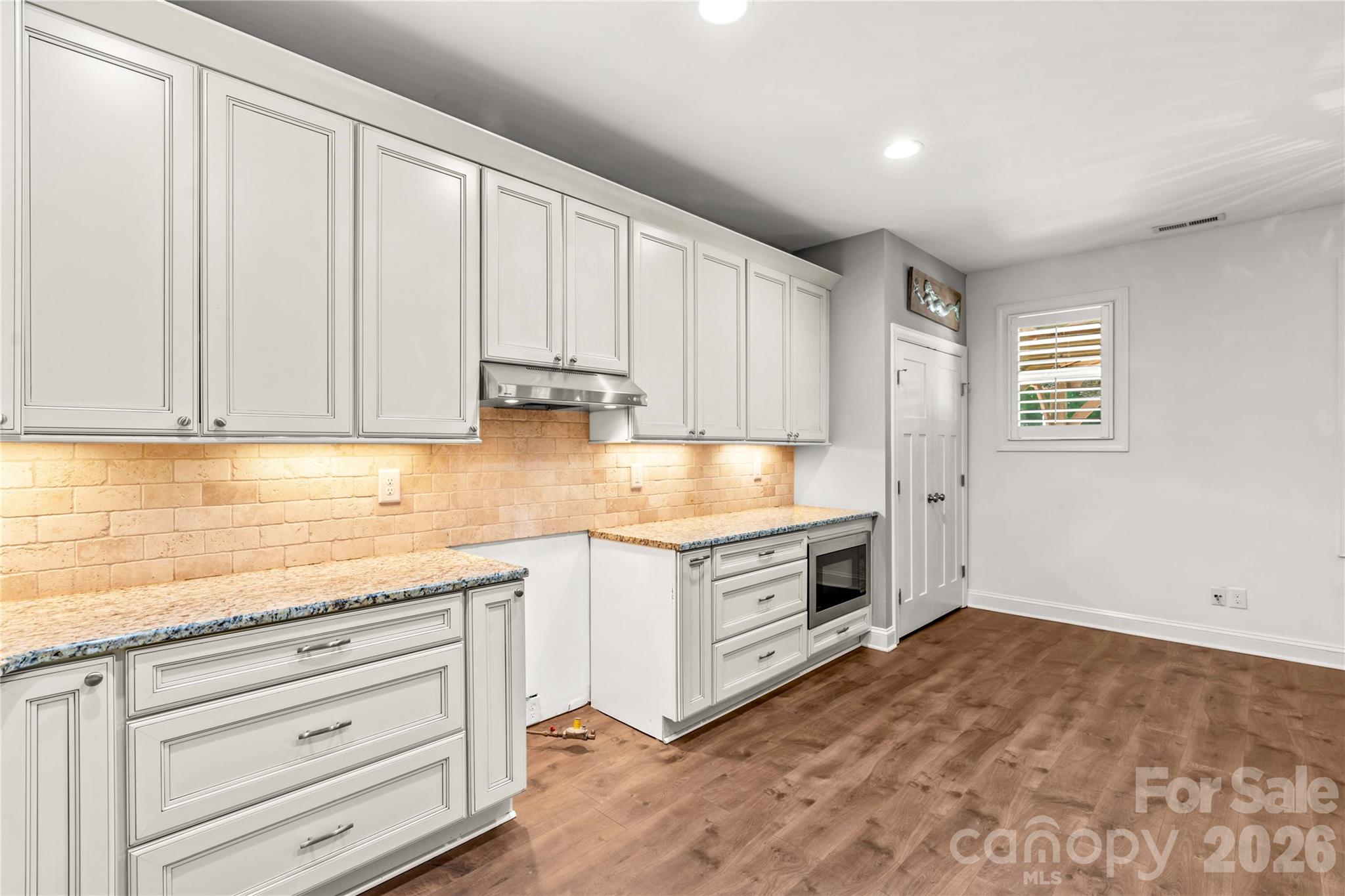 13927 Asbury Chapel Road — Huntersville