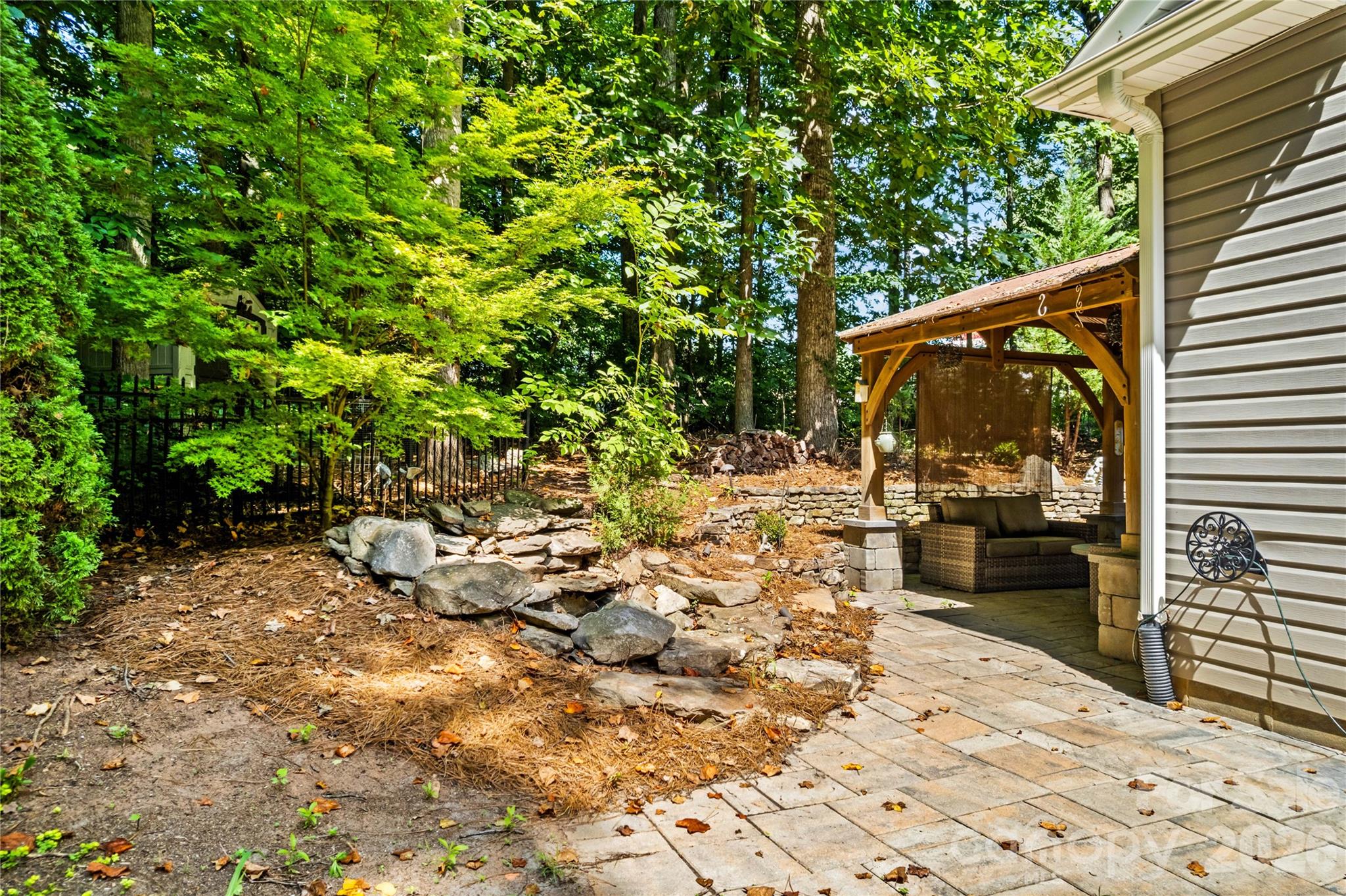 13927 Asbury Chapel Road — Huntersville