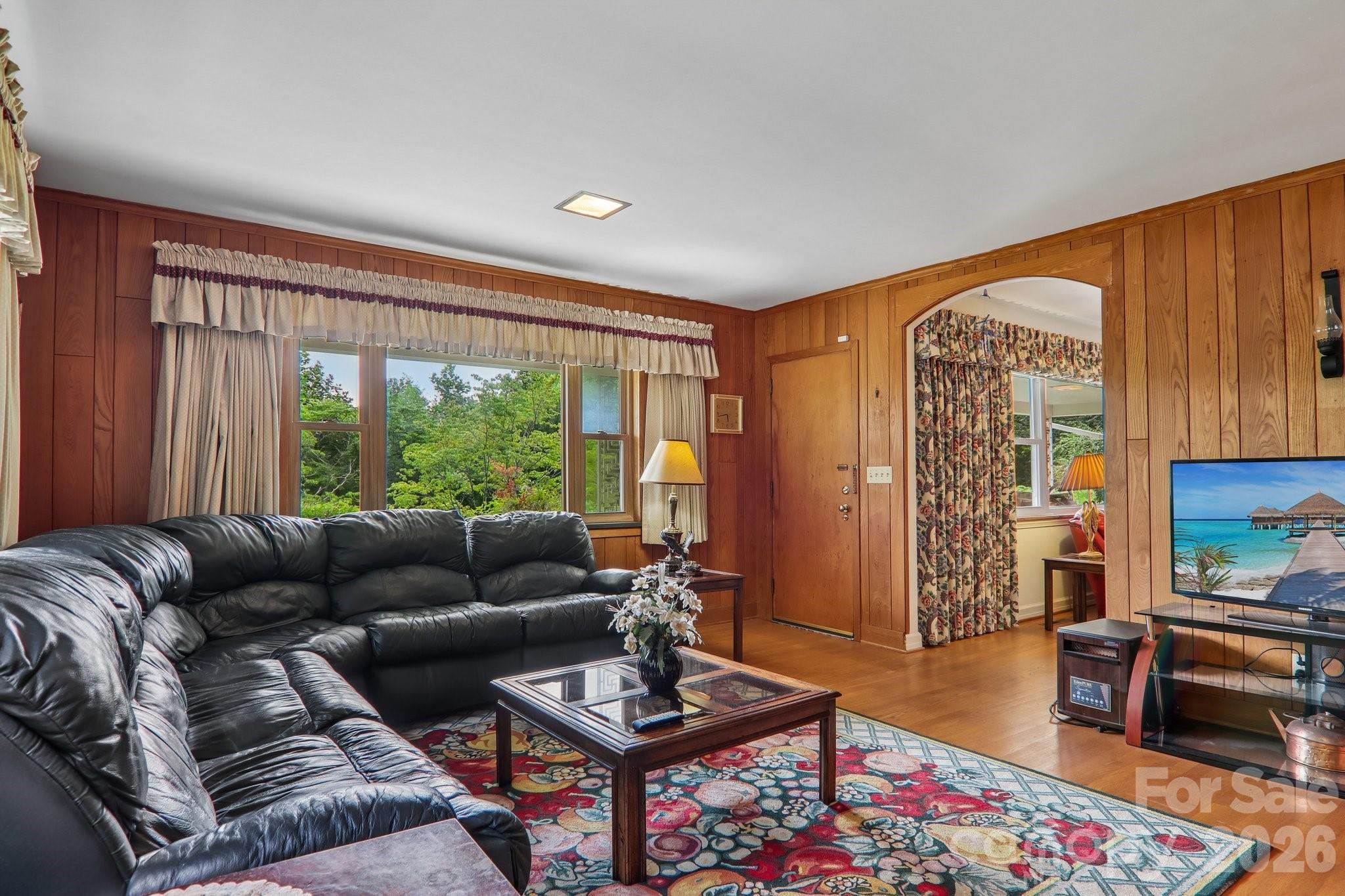 1404 Valmont Drive — Hendersonville
