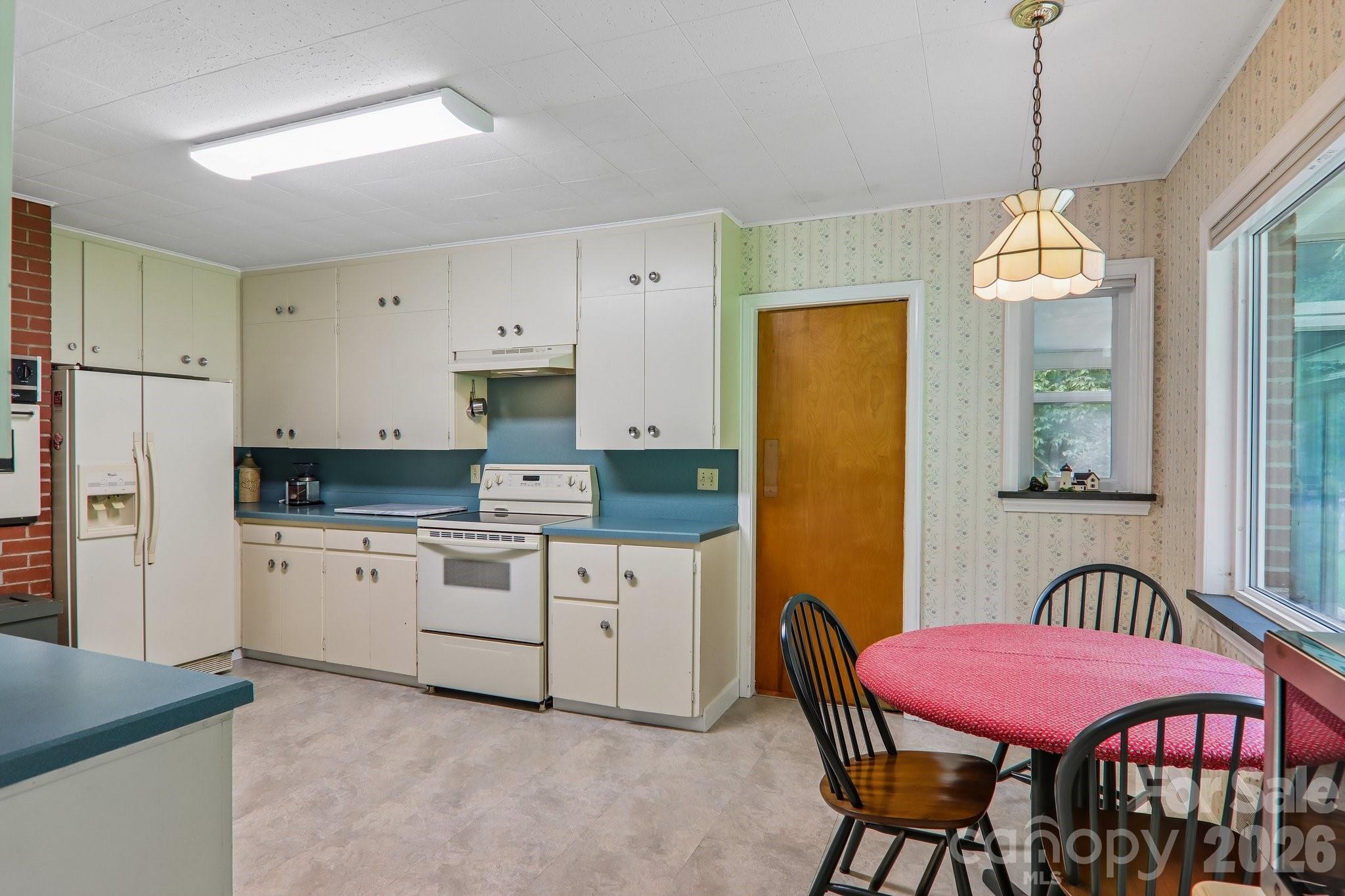 1404 Valmont Drive — Hendersonville