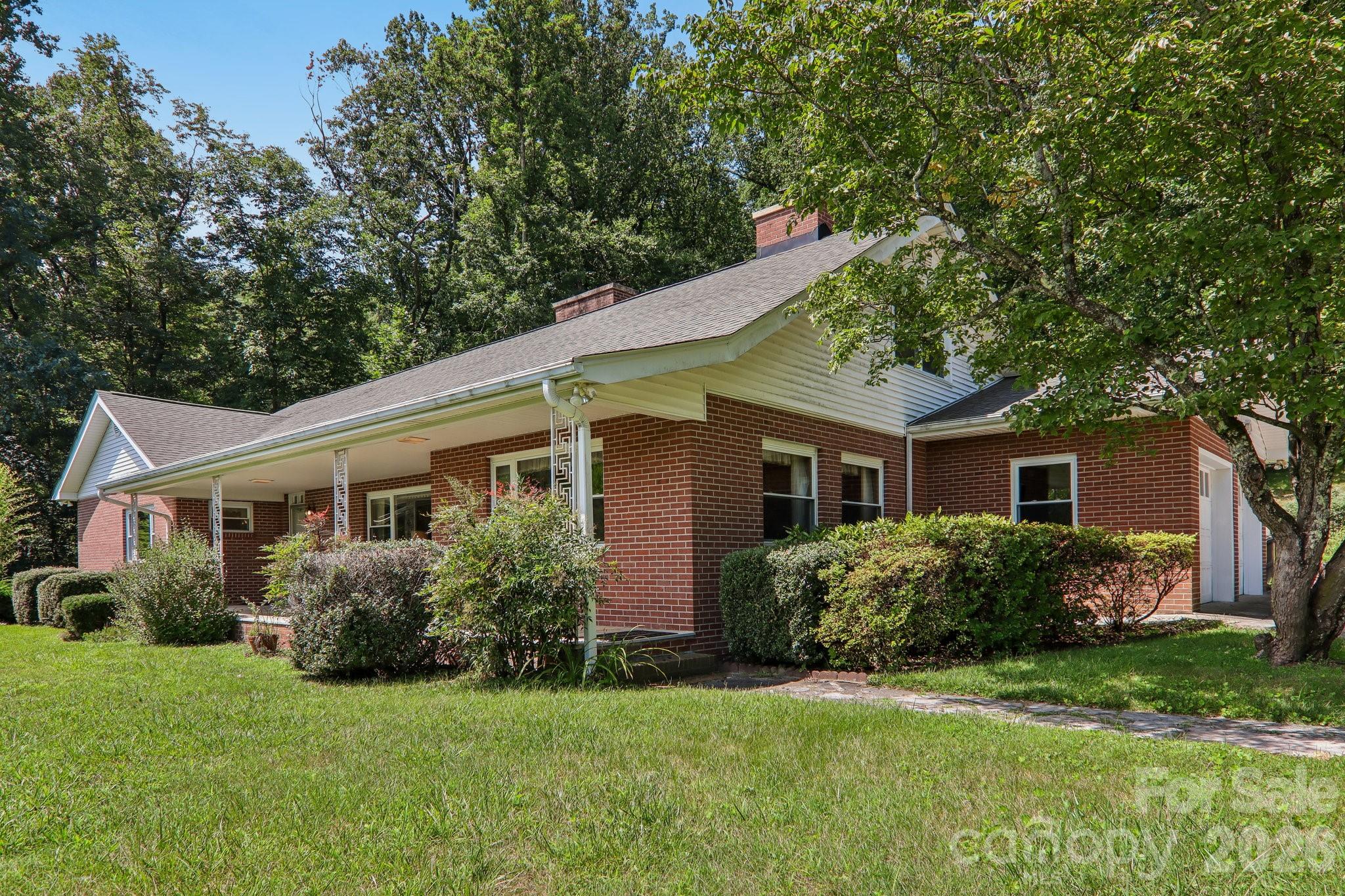 1404 Valmont Drive — Hendersonville