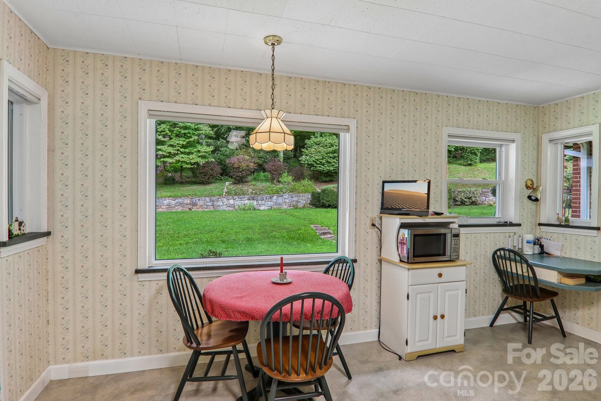 1404 Valmont Drive — Hendersonville