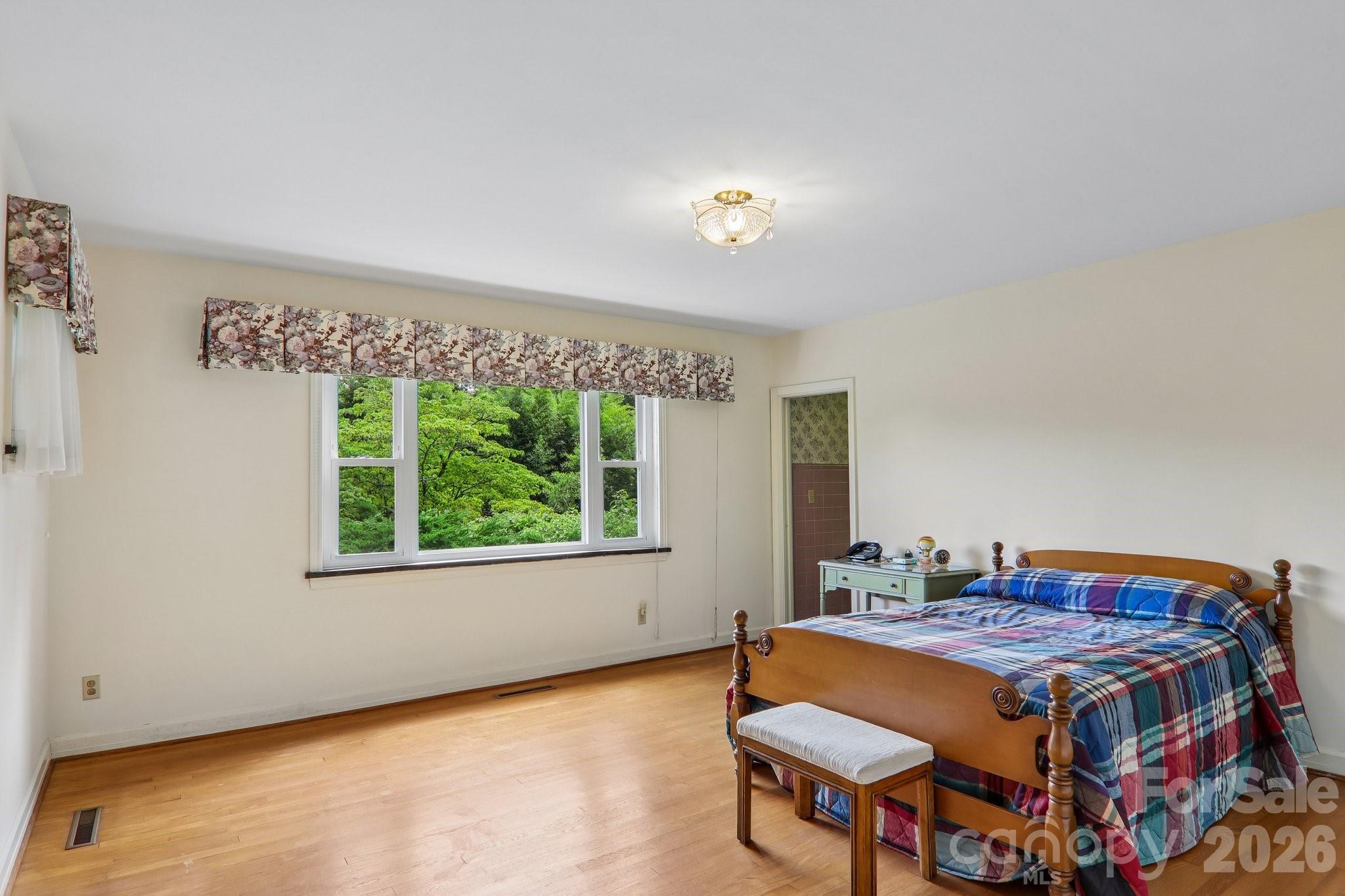 1404 Valmont Drive — Hendersonville