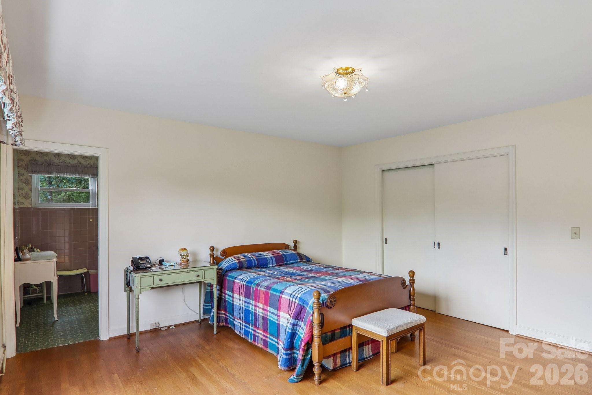 1404 Valmont Drive — Hendersonville