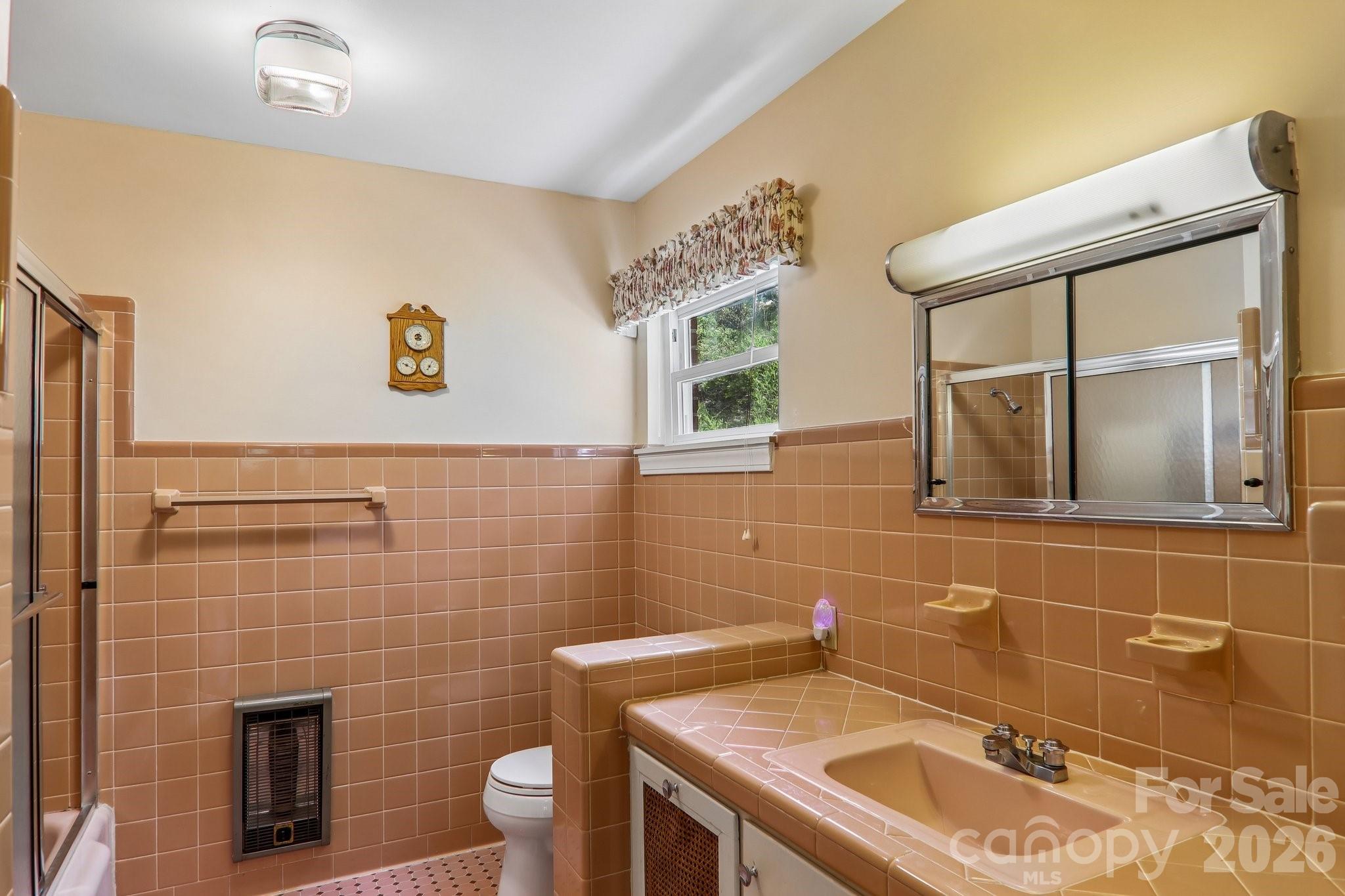 1404 Valmont Drive — Hendersonville